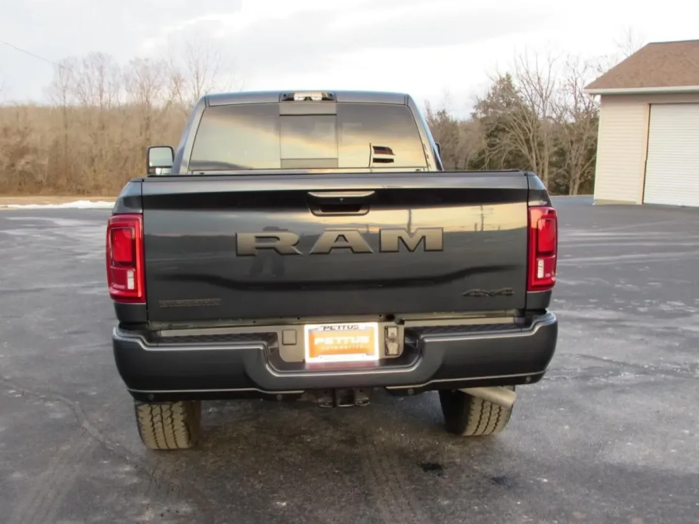 2026 /Black Ram 2500 Big Horn (3C6UR5DJ3TG) with an 6.4L V8 engine, 6A transmission, located at 12836 Highway 21, De Soto, MO, 63020, (636) 337-7777, 38.151867, -90.575615 - Looking for a vehicle that can handle both your everyday needs and your weekend adventures? Look no further than the 2026 Ram 2500 Big Horn, available now at Pettus CDJR DeSoto, your trusted OEM dealership in De Soto, MO. With its robust capabilities, this truck is designed for those who crave depen - Photo#5