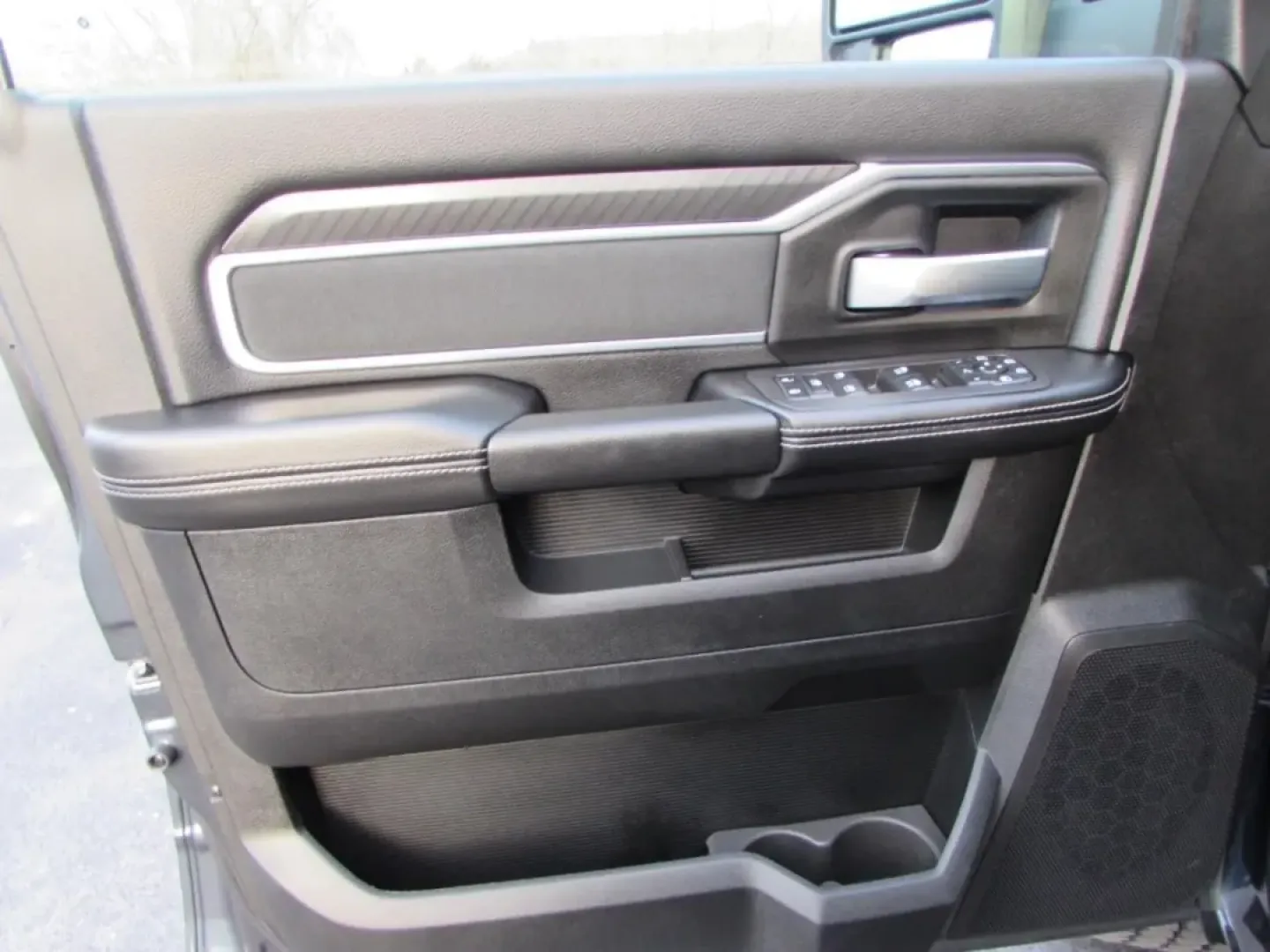 2026 /Black Ram 2500 Big Horn (3C6UR5DJ3TG) with an 6.4L V8 engine, 6A transmission, located at 12836 Highway 21, De Soto, MO, 63020, (636) 337-7777, 38.151867, -90.575615 - Looking for a vehicle that can handle both your everyday needs and your weekend adventures? Look no further than the 2026 Ram 2500 Big Horn, available now at Pettus CDJR DeSoto, your trusted OEM dealership in De Soto, MO. With its robust capabilities, this truck is designed for those who crave depen - Photo#15