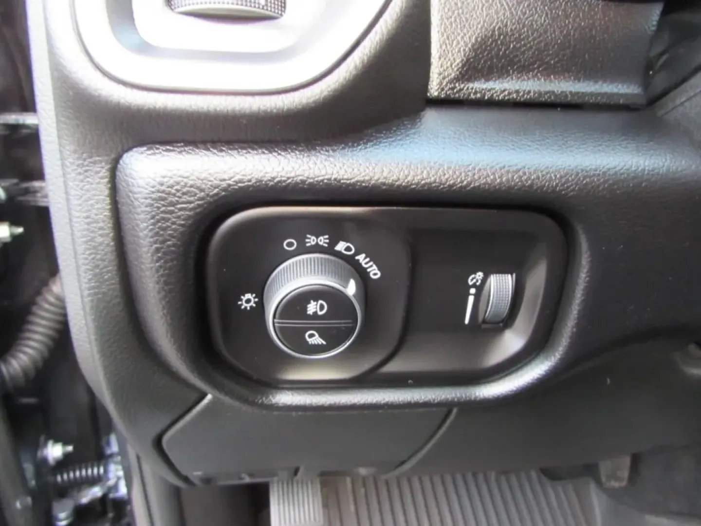 2026 /Black Ram 2500 Big Horn (3C6UR5DJ3TG) with an 6.4L V8 engine, 6A transmission, located at 12836 Highway 21, De Soto, MO, 63020, (636) 337-7777, 38.151867, -90.575615 - Looking for a vehicle that can handle both your everyday needs and your weekend adventures? Look no further than the 2026 Ram 2500 Big Horn, available now at Pettus CDJR DeSoto, your trusted OEM dealership in De Soto, MO. With its robust capabilities, this truck is designed for those who crave depen - Photo#17