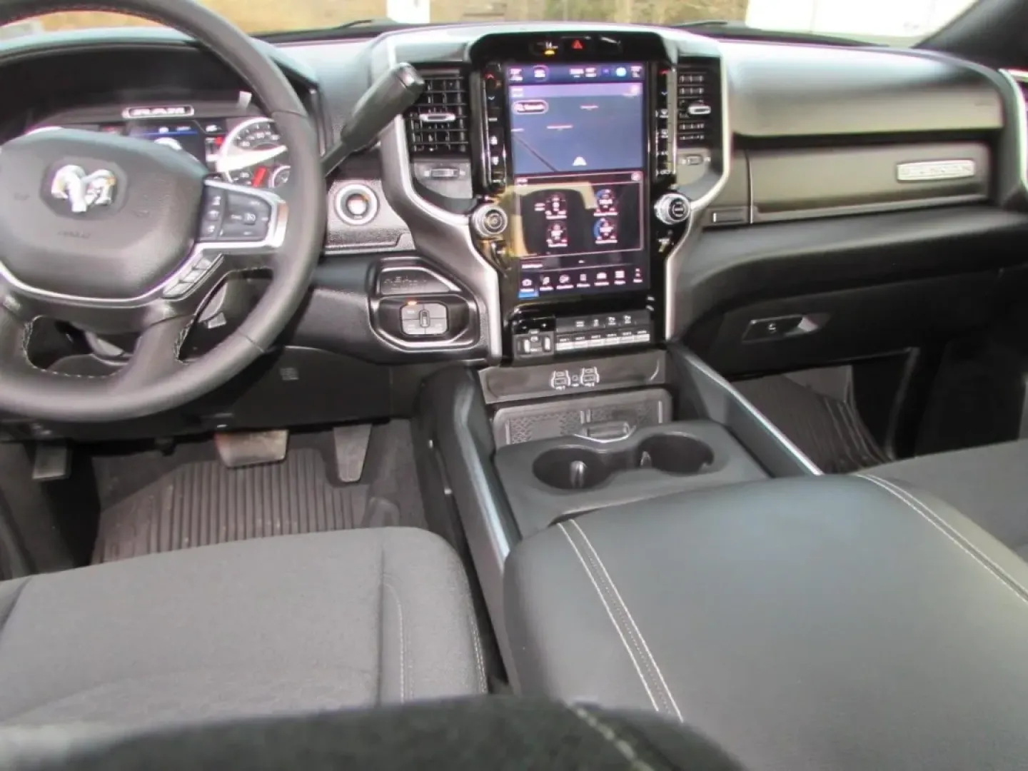 2026 /Black Ram 2500 Big Horn (3C6UR5DJ3TG) with an 6.4L V8 engine, 6A transmission, located at 12836 Highway 21, De Soto, MO, 63020, (636) 337-7777, 38.151867, -90.575615 - Looking for a vehicle that can handle both your everyday needs and your weekend adventures? Look no further than the 2026 Ram 2500 Big Horn, available now at Pettus CDJR DeSoto, your trusted OEM dealership in De Soto, MO. With its robust capabilities, this truck is designed for those who crave depen - Photo#28