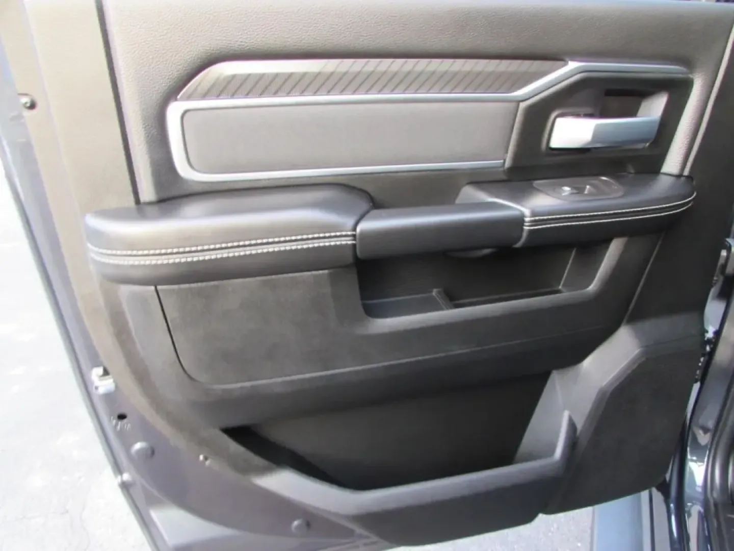 2026 /Black Ram 2500 Big Horn (3C6UR5DJ3TG) with an 6.4L V8 engine, 6A transmission, located at 12836 Highway 21, De Soto, MO, 63020, (636) 337-7777, 38.151867, -90.575615 - Looking for a vehicle that can handle both your everyday needs and your weekend adventures? Look no further than the 2026 Ram 2500 Big Horn, available now at Pettus CDJR DeSoto, your trusted OEM dealership in De Soto, MO. With its robust capabilities, this truck is designed for those who crave depen - Photo#30