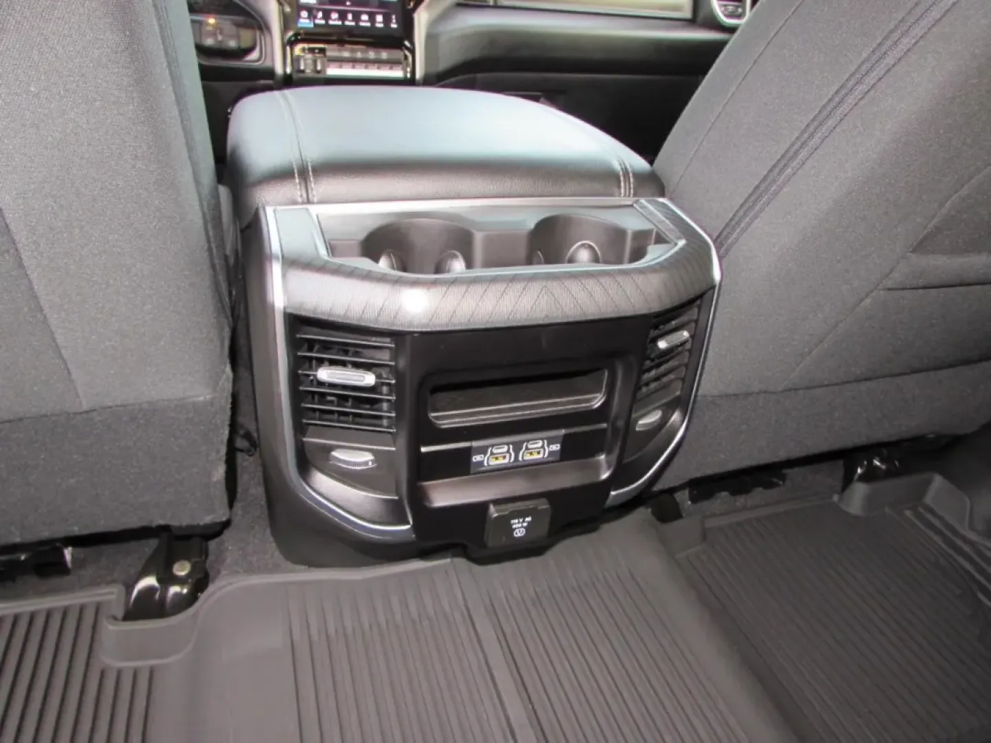 2026 /Black Ram 2500 Big Horn (3C6UR5DJ3TG) with an 6.4L V8 engine, 6A transmission, located at 12836 Highway 21, De Soto, MO, 63020, (636) 337-7777, 38.151867, -90.575615 - Looking for a vehicle that can handle both your everyday needs and your weekend adventures? Look no further than the 2026 Ram 2500 Big Horn, available now at Pettus CDJR DeSoto, your trusted OEM dealership in De Soto, MO. With its robust capabilities, this truck is designed for those who crave depen - Photo#33