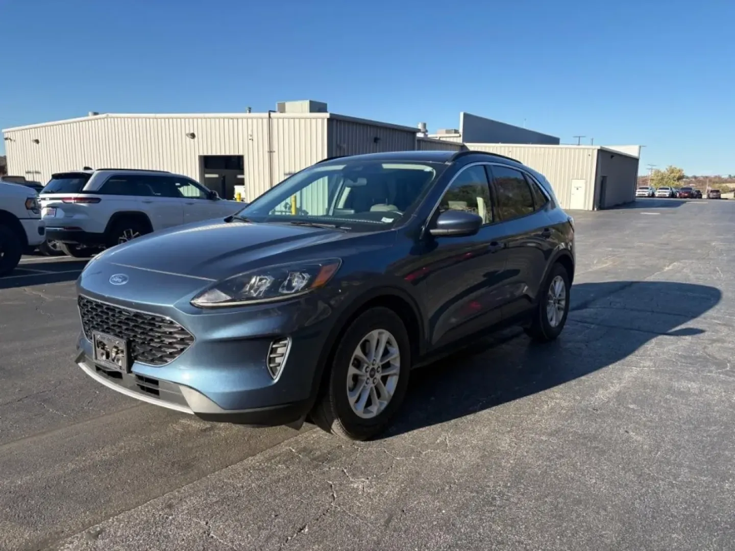2020 /Ebony Ford Escape SE (1FMCU0G64LU) with an Other engine, Automatic transmission, located at 12836 Highway 21, De Soto, MO, 63020, (636) 337-7777, 38.151867, -90.575615 - Are you ready to elevate your lifestyle with the perfect vehicle? The 2020 Ford Escape SE is your ticket to adventure, whether you're commuting to work, embarking on weekend excursions, or just navigating the daily hustle with your growing family. At Pettus Ford De Soto, we understand that the right - Photo#0