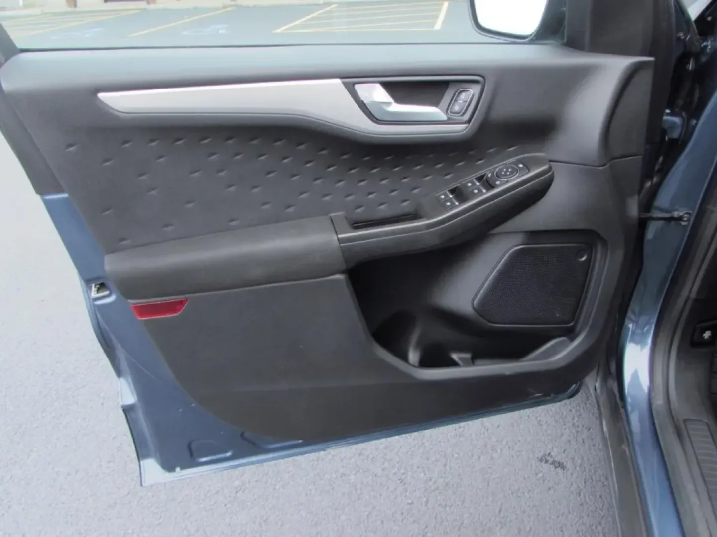 2020 /Ebony Ford Escape SE (1FMCU0G64LU) with an Other engine, Automatic transmission, located at 12836 Highway 21, De Soto, MO, 63020, (636) 337-7777, 38.151867, -90.575615 - Are you ready to elevate your lifestyle with the perfect vehicle? The 2020 Ford Escape SE is your ticket to adventure, whether you're commuting to work, embarking on weekend excursions, or just navigating the daily hustle with your growing family. At Pettus Ford De Soto, we understand that the right - Photo#6