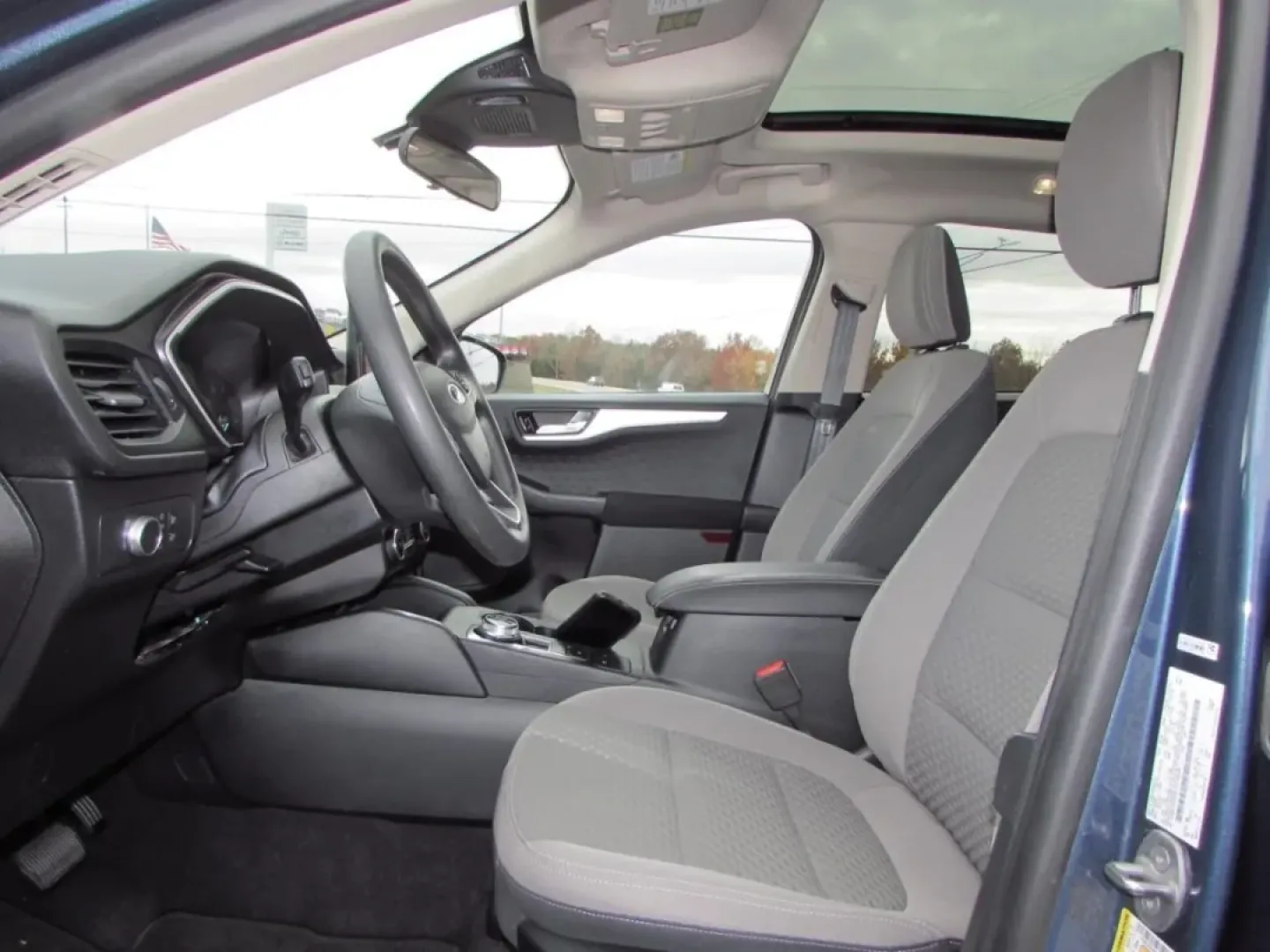 2020 /Ebony Ford Escape SE (1FMCU0G64LU) with an Other engine, Automatic transmission, located at 12836 Highway 21, De Soto, MO, 63020, (636) 337-7777, 38.151867, -90.575615 - Are you ready to elevate your lifestyle with the perfect vehicle? The 2020 Ford Escape SE is your ticket to adventure, whether you're commuting to work, embarking on weekend excursions, or just navigating the daily hustle with your growing family. At Pettus Ford De Soto, we understand that the right - Photo#7