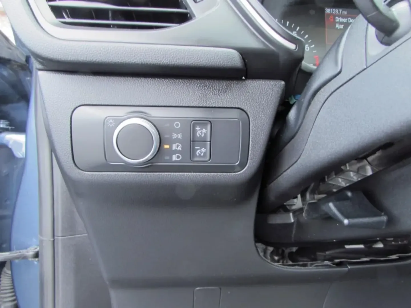 2020 /Ebony Ford Escape SE (1FMCU0G64LU) with an Other engine, Automatic transmission, located at 12836 Highway 21, De Soto, MO, 63020, (636) 337-7777, 38.151867, -90.575615 - Are you ready to elevate your lifestyle with the perfect vehicle? The 2020 Ford Escape SE is your ticket to adventure, whether you're commuting to work, embarking on weekend excursions, or just navigating the daily hustle with your growing family. At Pettus Ford De Soto, we understand that the right - Photo#8