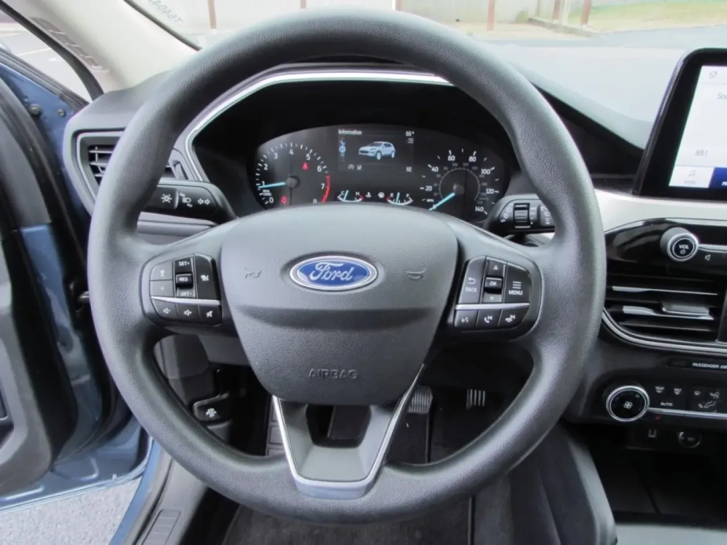 2020 /Ebony Ford Escape SE (1FMCU0G64LU) with an Other engine, Automatic transmission, located at 12836 Highway 21, De Soto, MO, 63020, (636) 337-7777, 38.151867, -90.575615 - Are you ready to elevate your lifestyle with the perfect vehicle? The 2020 Ford Escape SE is your ticket to adventure, whether you're commuting to work, embarking on weekend excursions, or just navigating the daily hustle with your growing family. At Pettus Ford De Soto, we understand that the right - Photo#9