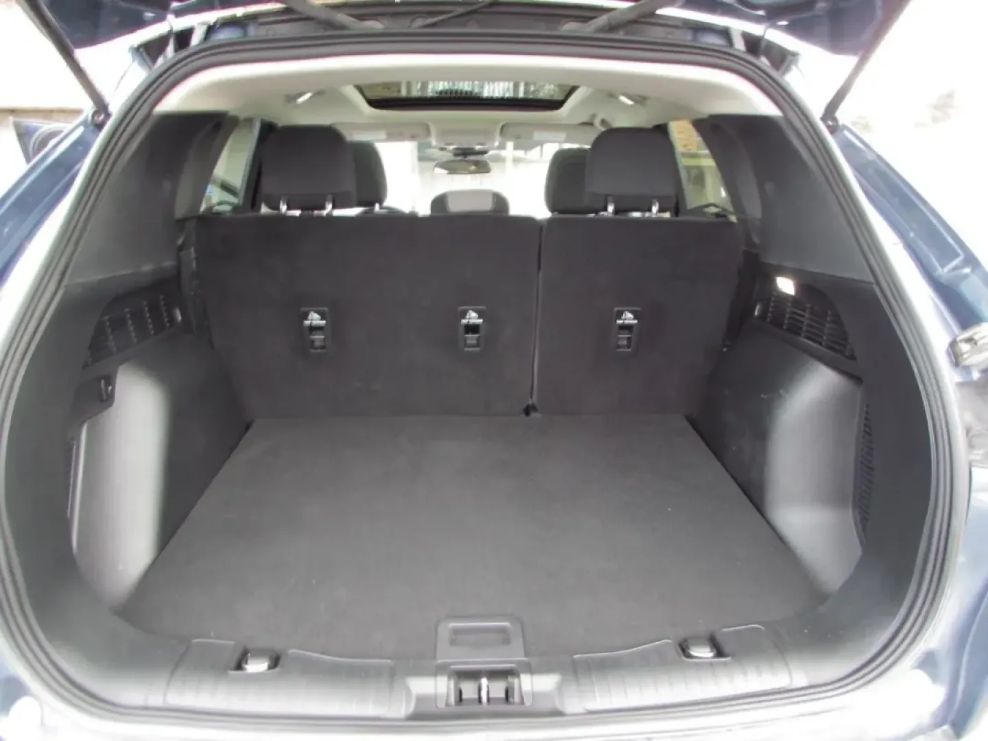 2020 /Ebony Ford Escape SE (1FMCU0G64LU) with an Other engine, Automatic transmission, located at 12836 Highway 21, De Soto, MO, 63020, (636) 337-7777, 38.151867, -90.575615 - Are you ready to elevate your lifestyle with the perfect vehicle? The 2020 Ford Escape SE is your ticket to adventure, whether you're commuting to work, embarking on weekend excursions, or just navigating the daily hustle with your growing family. At Pettus Ford De Soto, we understand that the right - Photo#21