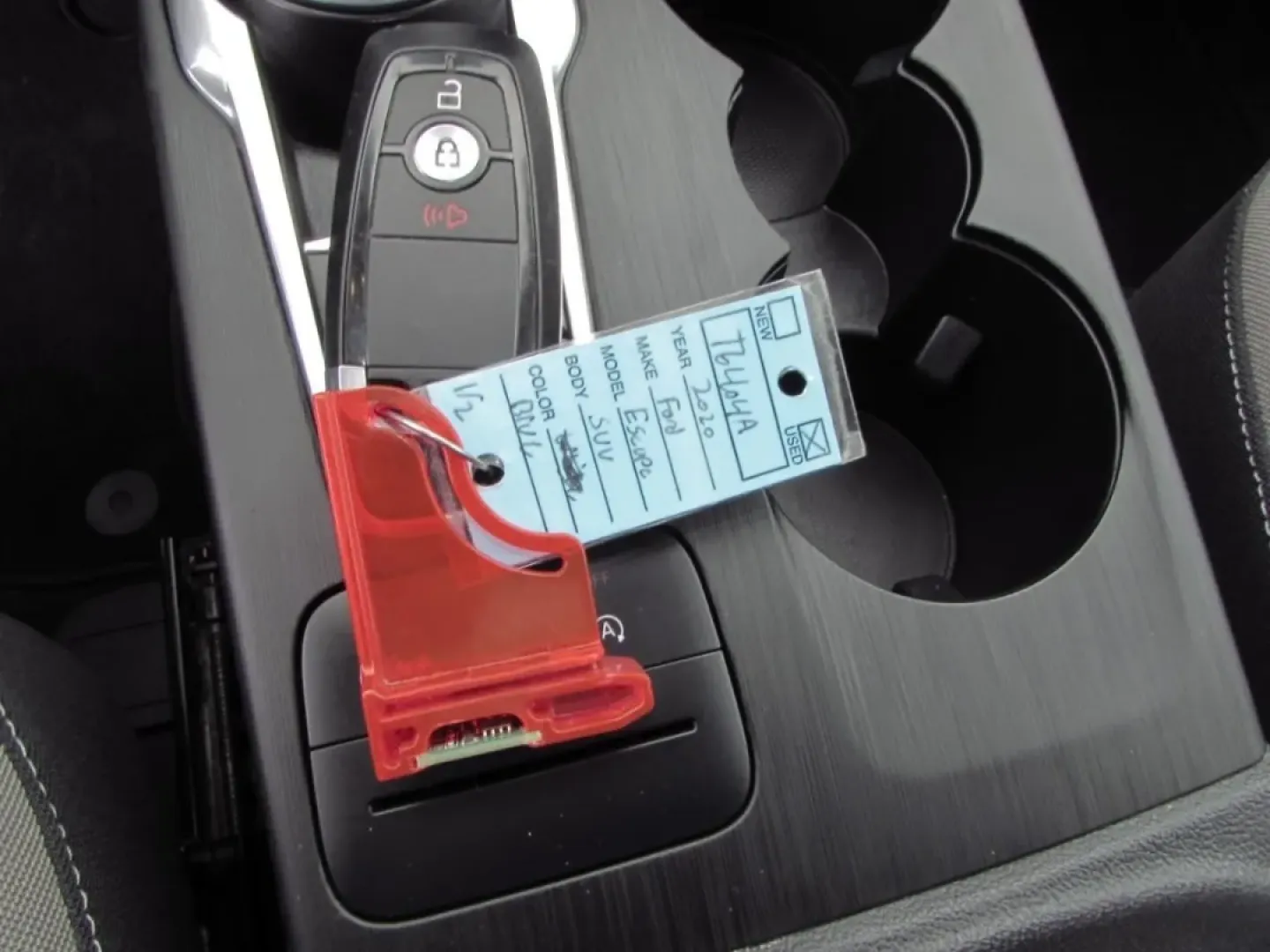 2020 /Ebony Ford Escape SE (1FMCU0G64LU) with an Other engine, Automatic transmission, located at 12836 Highway 21, De Soto, MO, 63020, (636) 337-7777, 38.151867, -90.575615 - Are you ready to elevate your lifestyle with the perfect vehicle? The 2020 Ford Escape SE is your ticket to adventure, whether you're commuting to work, embarking on weekend excursions, or just navigating the daily hustle with your growing family. At Pettus Ford De Soto, we understand that the right - Photo#24