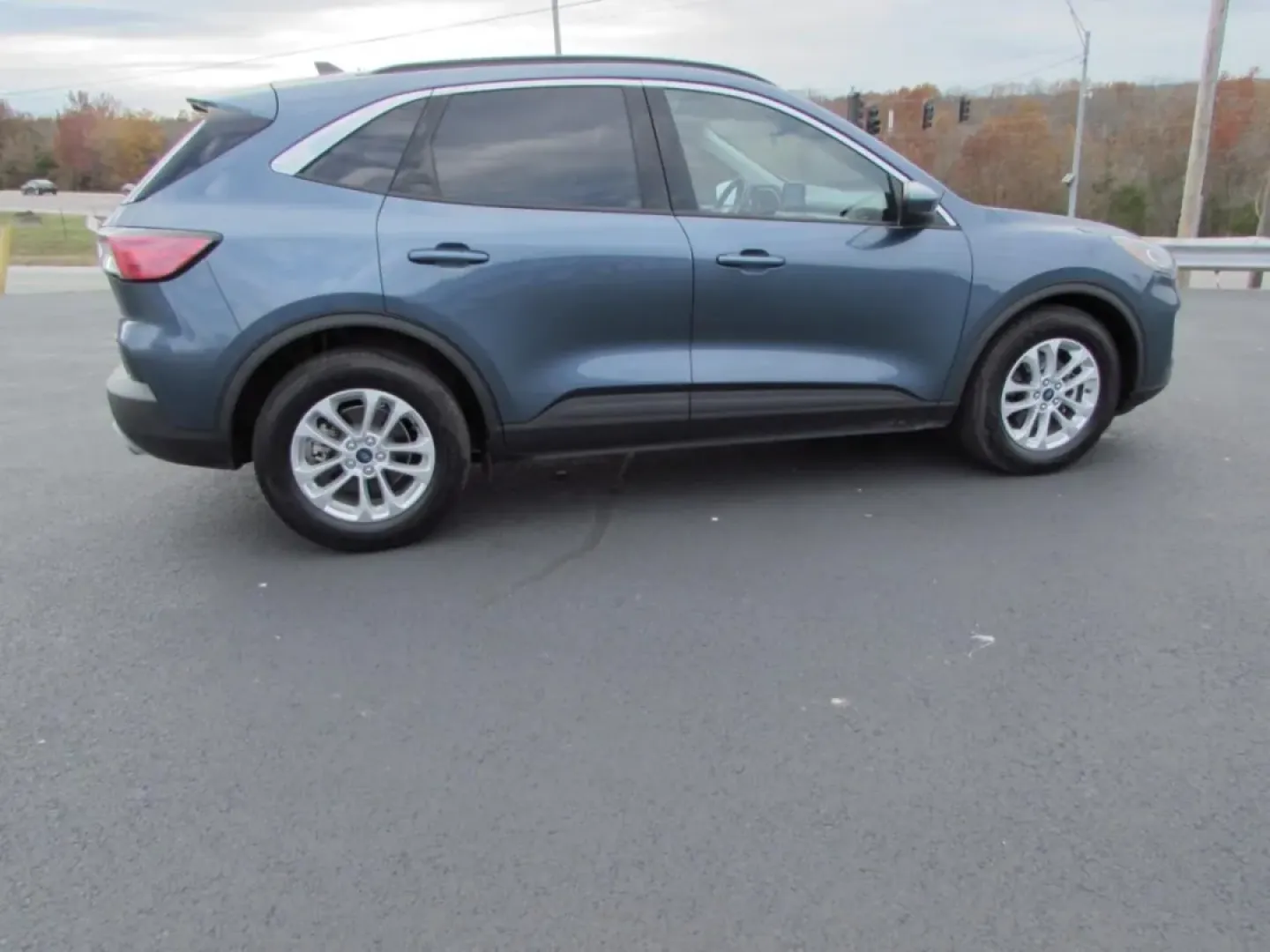 2020 /Ebony Ford Escape SE (1FMCU0G64LU) with an Other engine, Automatic transmission, located at 12836 Highway 21, De Soto, MO, 63020, (636) 337-7777, 38.151867, -90.575615 - Are you ready to elevate your lifestyle with the perfect vehicle? The 2020 Ford Escape SE is your ticket to adventure, whether you're commuting to work, embarking on weekend excursions, or just navigating the daily hustle with your growing family. At Pettus Ford De Soto, we understand that the right - Photo#32