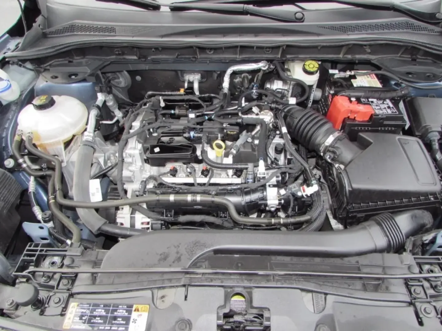 2020 /Ebony Ford Escape SE (1FMCU0G64LU) with an Other engine, Automatic transmission, located at 12836 Highway 21, De Soto, MO, 63020, (636) 337-7777, 38.151867, -90.575615 - Are you ready to elevate your lifestyle with the perfect vehicle? The 2020 Ford Escape SE is your ticket to adventure, whether you're commuting to work, embarking on weekend excursions, or just navigating the daily hustle with your growing family. At Pettus Ford De Soto, we understand that the right - Photo#3