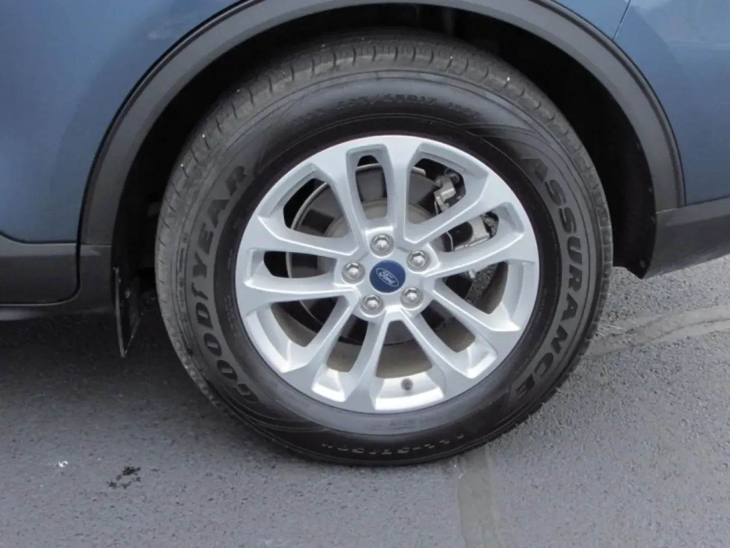 2020 /Ebony Ford Escape SE (1FMCU0G64LU) with an Other engine, Automatic transmission, located at 12836 Highway 21, De Soto, MO, 63020, (636) 337-7777, 38.151867, -90.575615 - Are you ready to elevate your lifestyle with the perfect vehicle? The 2020 Ford Escape SE is your ticket to adventure, whether you're commuting to work, embarking on weekend excursions, or just navigating the daily hustle with your growing family. At Pettus Ford De Soto, we understand that the right - Photo#4