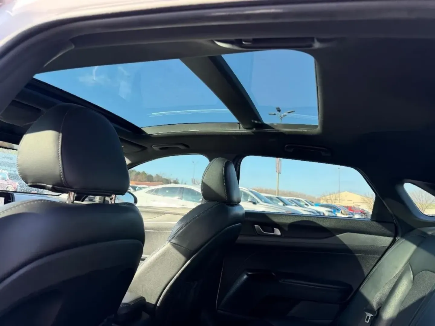 2022 /Black Leather Kia K5 GT-Line (5XXG64J20NG) with an 1.6L Turbo GDI DOHC I4 engine, Automatic transmission, located at 970 Woodlawn Dr., Farmington, MO, 63640, (573) 431-7800, 37.825642, -90.468674 - Discover the perfect blend of style, efficiency, and comfort with the 2022 Kia K5 GT-Line, an exceptional choice for those seeking a reliable yet luxurious ride. Whether you're commuting to work, taking the family on a weekend getaway, or simply running errands around Farmington, MO, this four-door - Photo#9