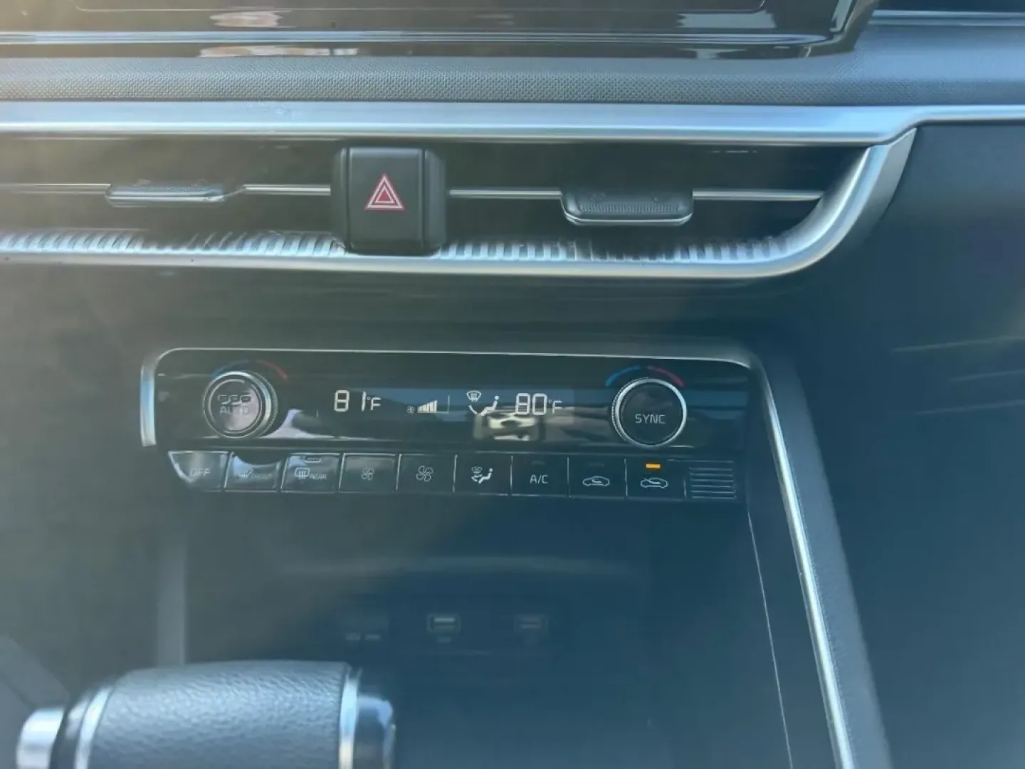 2022 /Black Leather Kia K5 GT-Line (5XXG64J20NG) with an 1.6L Turbo GDI DOHC I4 engine, Automatic transmission, located at 970 Woodlawn Dr., Farmington, MO, 63640, (573) 431-7800, 37.825642, -90.468674 - Discover the perfect blend of style, efficiency, and comfort with the 2022 Kia K5 GT-Line, an exceptional choice for those seeking a reliable yet luxurious ride. Whether you're commuting to work, taking the family on a weekend getaway, or simply running errands around Farmington, MO, this four-door - Photo#15