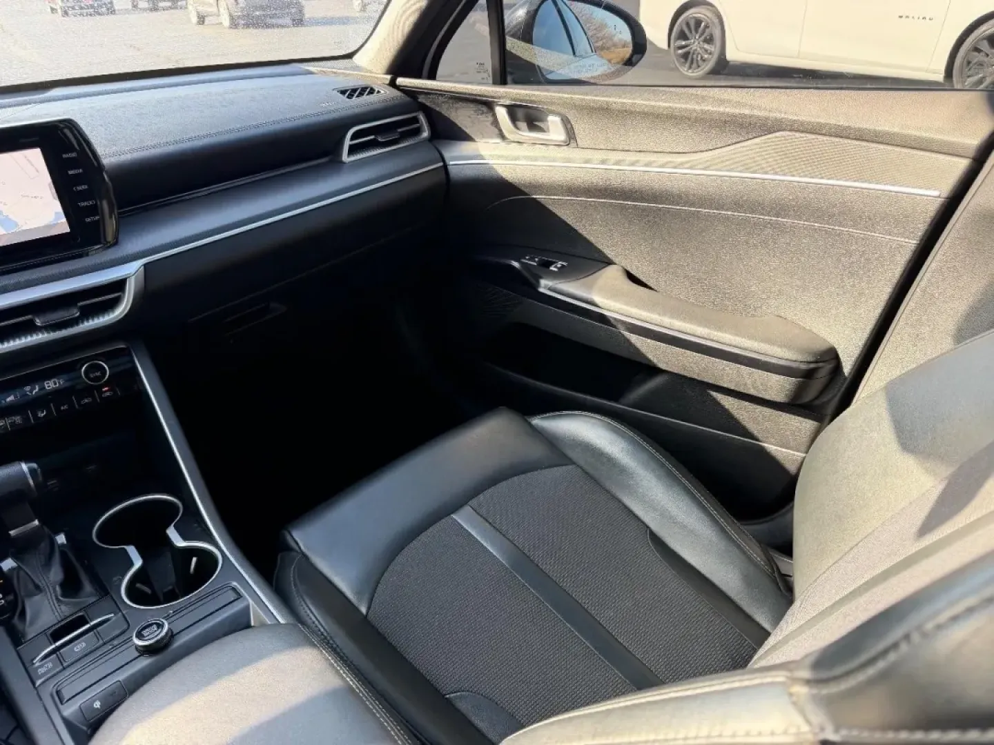 2022 /Black Leather Kia K5 GT-Line (5XXG64J20NG) with an 1.6L Turbo GDI DOHC I4 engine, Automatic transmission, located at 970 Woodlawn Dr., Farmington, MO, 63640, (573) 431-7800, 37.825642, -90.468674 - Discover the perfect blend of style, efficiency, and comfort with the 2022 Kia K5 GT-Line, an exceptional choice for those seeking a reliable yet luxurious ride. Whether you're commuting to work, taking the family on a weekend getaway, or simply running errands around Farmington, MO, this four-door - Photo#17