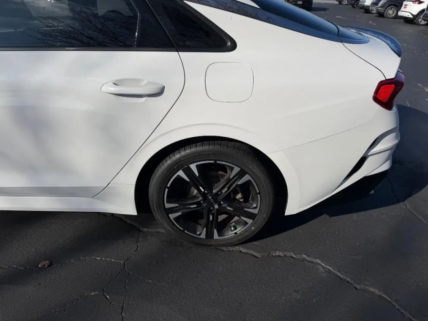 2022 /Black Leather Kia K5 GT-Line (5XXG64J20NG) with an 1.6L Turbo GDI DOHC I4 engine, Automatic transmission, located at 970 Woodlawn Dr., Farmington, MO, 63640, (573) 431-7800, 37.825642, -90.468674 - Discover the perfect blend of style, efficiency, and comfort with the 2022 Kia K5 GT-Line, an exceptional choice for those seeking a reliable yet luxurious ride. Whether you're commuting to work, taking the family on a weekend getaway, or simply running errands around Farmington, MO, this four-door - Photo#5