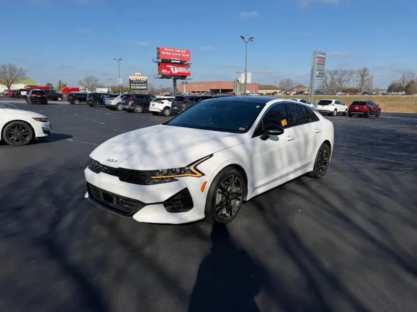 2022 /Black Leather Kia K5 GT-Line (5XXG64J20NG) with an 1.6L Turbo GDI DOHC I4 engine, Automatic transmission, located at 970 Woodlawn Dr., Farmington, MO, 63640, (573) 431-7800, 37.825642, -90.468674 - Discover the perfect blend of style, efficiency, and comfort with the 2022 Kia K5 GT-Line, an exceptional choice for those seeking a reliable yet luxurious ride. Whether you're commuting to work, taking the family on a weekend getaway, or simply running errands around Farmington, MO, this four-door - Photo#6