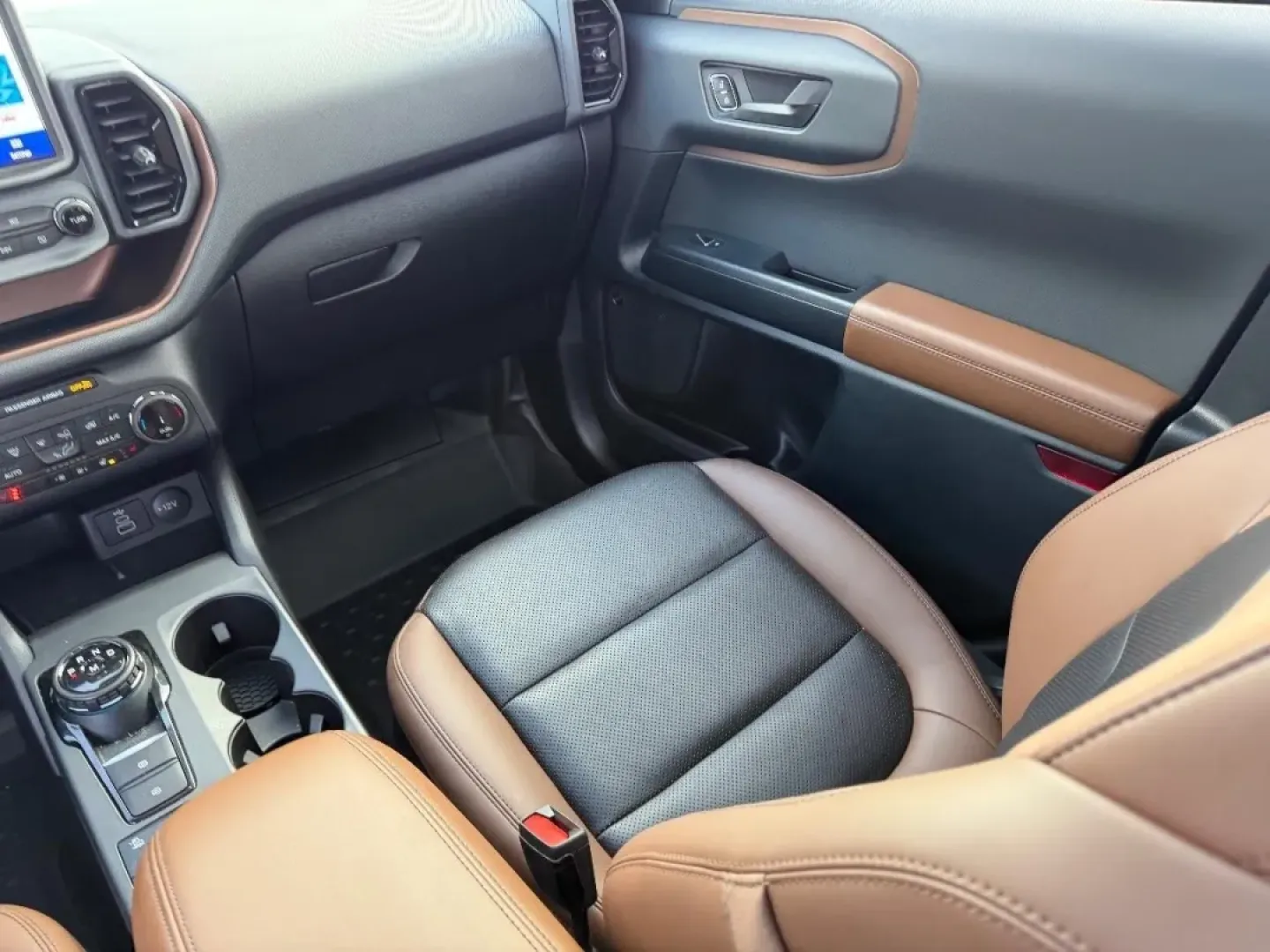 2024 /Ebony/Roast Leather Ford Bronco Sport Badlands (3FMCR9D99RR) with an 2.0L EcoBoost engine, Automatic transmission, located at 141 Commercial Dr, Fredericktown, MO, 63645, (573) 783-6432, 37.570087, -90.320648 - **Unleash Your Adventurous Spirit with the 2024 Ford Bronco Sport Badlands Edition!**<br /> <br /> Are you ready to elevate your outdoor adventures and family outings? Look no further than the 2024 Ford Bronco Sport, an SUV designed for thrill-seekers and everyday commuters alike. Whether you're tac - Photo#17