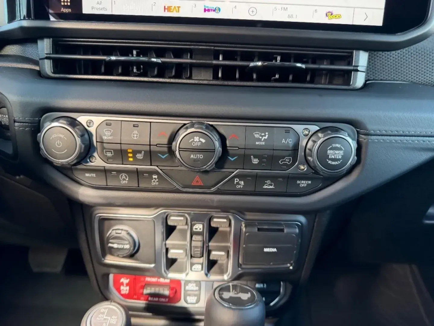 2026 /Black Leather Jeep Wrangler Rubicon X (1C4RJXFG3TW) with an 3.6L V6 engine, located at 970 Woodlawn Dr., Farmington, MO, 63640, (573) 431-7800, 37.825642, -90.468674 - **Unleash Your Adventurous Spirit with the 2026 Jeep Wrangler Rubicon X!** <br /> <br /> Are you ready to conquer the great outdoors and embark on unforgettable journeys with family and friends? The 2026 Jeep Wrangler Rubicon X, available at Pettus CDJR Farmington, is your ultimate companion for wee - Photo#14