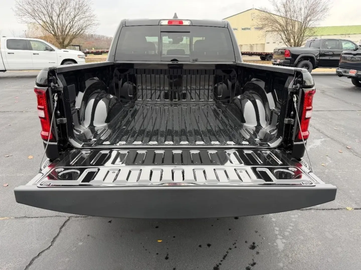 2026 /Black Cloth Ram 1500 Big Horn/Lone Star (1C6SRFFP7TN) with an 3.0L Straight 6 engine, located at 970 Woodlawn Dr., Farmington, MO, 63640, (573) 431-7800, 37.825642, -90.468674 - NEW 2026 Ram 1500 Big Horn/Lone Star from Pettus CDJR Farmington, Farmington MO. - Photo#4