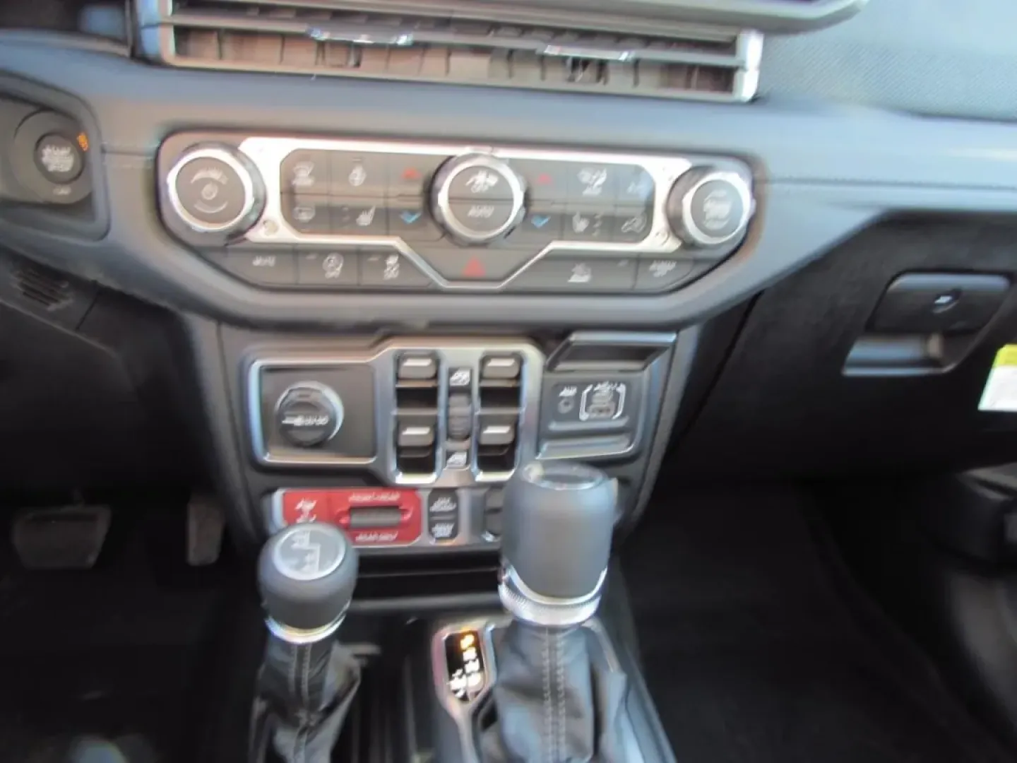 2026 /Black Jeep Gladiator Rubicon (1C6RJTBG5TL) with an Other engine, located at 12830 Highway 21, De Soto, MO, 63020, (636) 337-7777, 38.153099, -90.573624 - **Adventure Awaits with This 2026 Jeep Gladiator Perfect for Weekend Warriors and Daily Drivers Alike!**<br /> <br /> Are you ready to elevate your lifestyle with the perfect blend of ruggedness and comfort? Look no further than the 2026 Jeep Gladiator available now at Pettus CDJR DeSoto, your trus - Photo#22