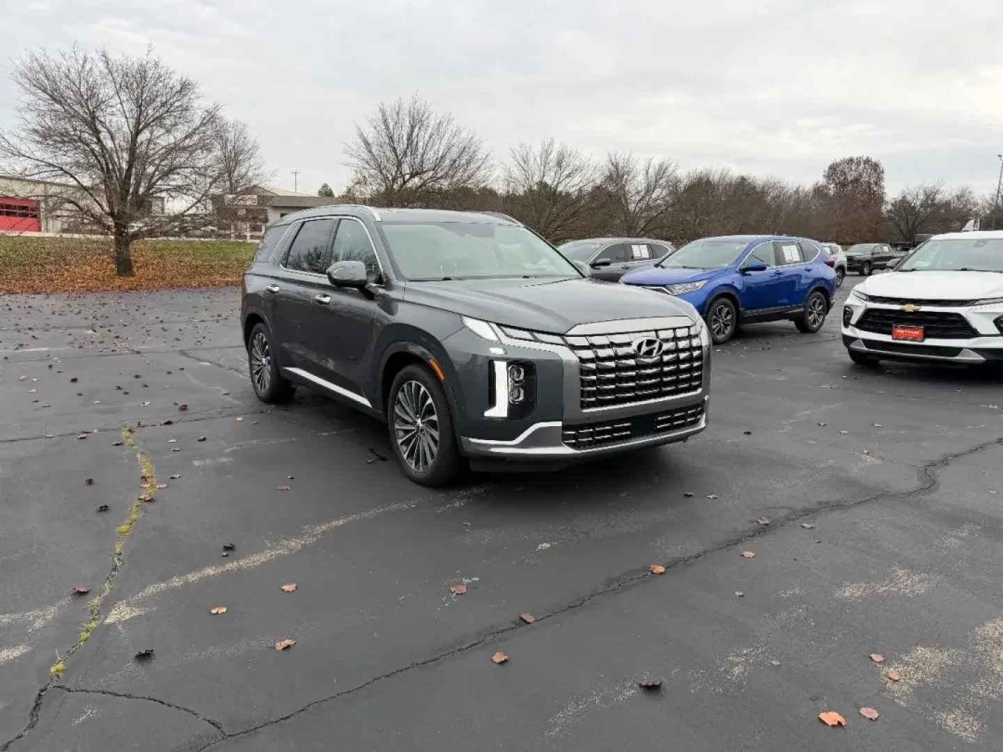 2024 /Navy/Beige Leather Hyundai Palisade Calligraphy (KM8R7DGE5RU) with an 3.8L GDI D-CVVT V6 engine, Automatic transmission, located at 970 Woodlawn Dr., Farmington, MO, 63640, (573) 431-7800, 37.825642, -90.468674 - **Explore the Open Road in Style with the 2024 Hyundai Palisade Calligraphy at Pettus CDJR Farmington!**<br /> <br /> Imagine your family embarking on a weekend getaway, the sun shining, and the open road ahead. With the 2024 Hyundai Palisade, this dream is a reality! This spacious SUV is designed f - Photo#0