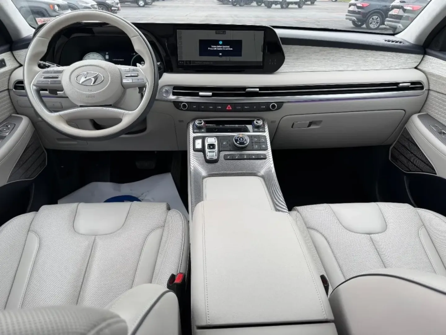 2024 /Navy/Beige Leather Hyundai Palisade Calligraphy (KM8R7DGE5RU) with an 3.8L GDI D-CVVT V6 engine, Automatic transmission, located at 970 Woodlawn Dr., Farmington, MO, 63640, (573) 431-7800, 37.825642, -90.468674 - **Explore the Open Road in Style with the 2024 Hyundai Palisade Calligraphy at Pettus CDJR Farmington!**<br /> <br /> Imagine your family embarking on a weekend getaway, the sun shining, and the open road ahead. With the 2024 Hyundai Palisade, this dream is a reality! This spacious SUV is designed f - Photo#13