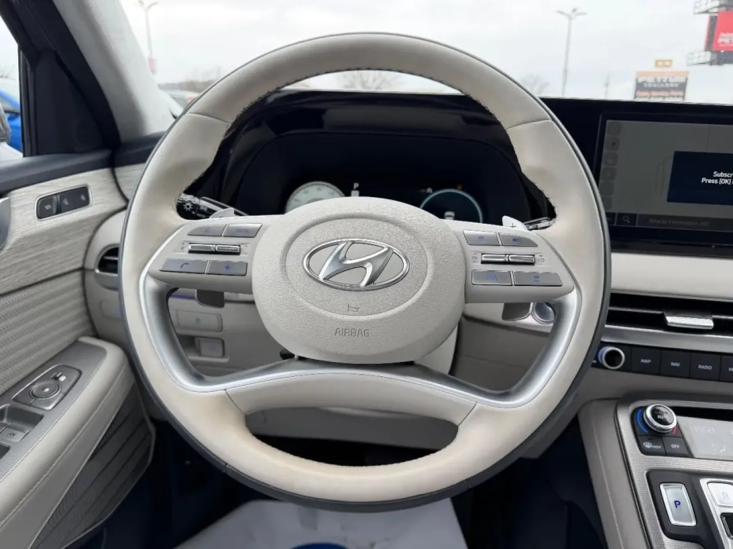 2024 /Navy/Beige Leather Hyundai Palisade Calligraphy (KM8R7DGE5RU) with an 3.8L GDI D-CVVT V6 engine, Automatic transmission, located at 970 Woodlawn Dr., Farmington, MO, 63640, (573) 431-7800, 37.825642, -90.468674 - **Explore the Open Road in Style with the 2024 Hyundai Palisade Calligraphy at Pettus CDJR Farmington!**<br /> <br /> Imagine your family embarking on a weekend getaway, the sun shining, and the open road ahead. With the 2024 Hyundai Palisade, this dream is a reality! This spacious SUV is designed f - Photo#14