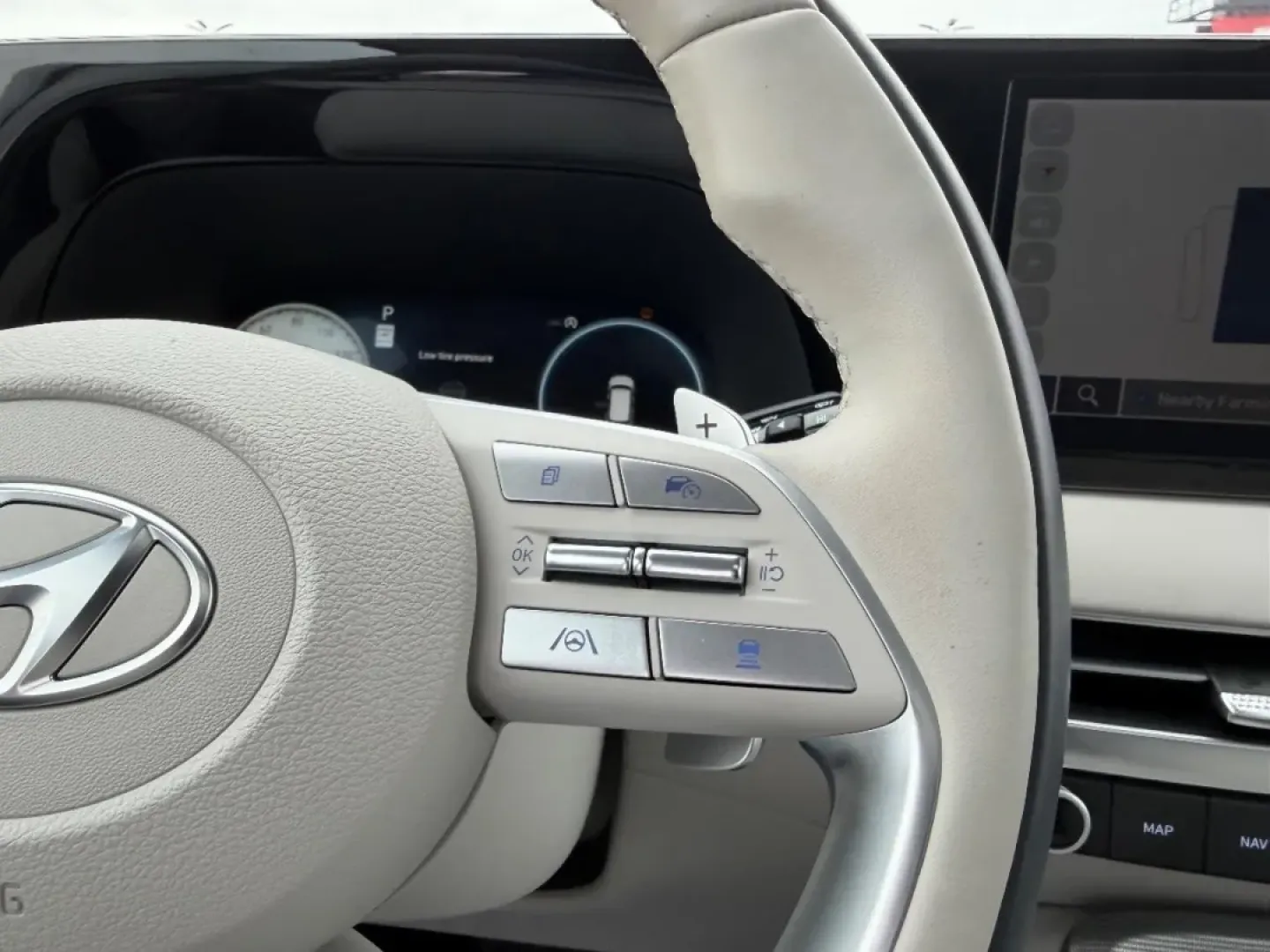 2024 /Navy/Beige Leather Hyundai Palisade Calligraphy (KM8R7DGE5RU) with an 3.8L GDI D-CVVT V6 engine, Automatic transmission, located at 970 Woodlawn Dr., Farmington, MO, 63640, (573) 431-7800, 37.825642, -90.468674 - **Explore the Open Road in Style with the 2024 Hyundai Palisade Calligraphy at Pettus CDJR Farmington!**<br /> <br /> Imagine your family embarking on a weekend getaway, the sun shining, and the open road ahead. With the 2024 Hyundai Palisade, this dream is a reality! This spacious SUV is designed f - Photo#16