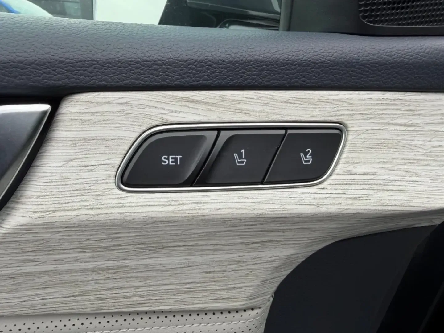 2024 /Navy/Beige Leather Hyundai Palisade Calligraphy (KM8R7DGE5RU) with an 3.8L GDI D-CVVT V6 engine, Automatic transmission, located at 970 Woodlawn Dr., Farmington, MO, 63640, (573) 431-7800, 37.825642, -90.468674 - **Explore the Open Road in Style with the 2024 Hyundai Palisade Calligraphy at Pettus CDJR Farmington!**<br /> <br /> Imagine your family embarking on a weekend getaway, the sun shining, and the open road ahead. With the 2024 Hyundai Palisade, this dream is a reality! This spacious SUV is designed f - Photo#21