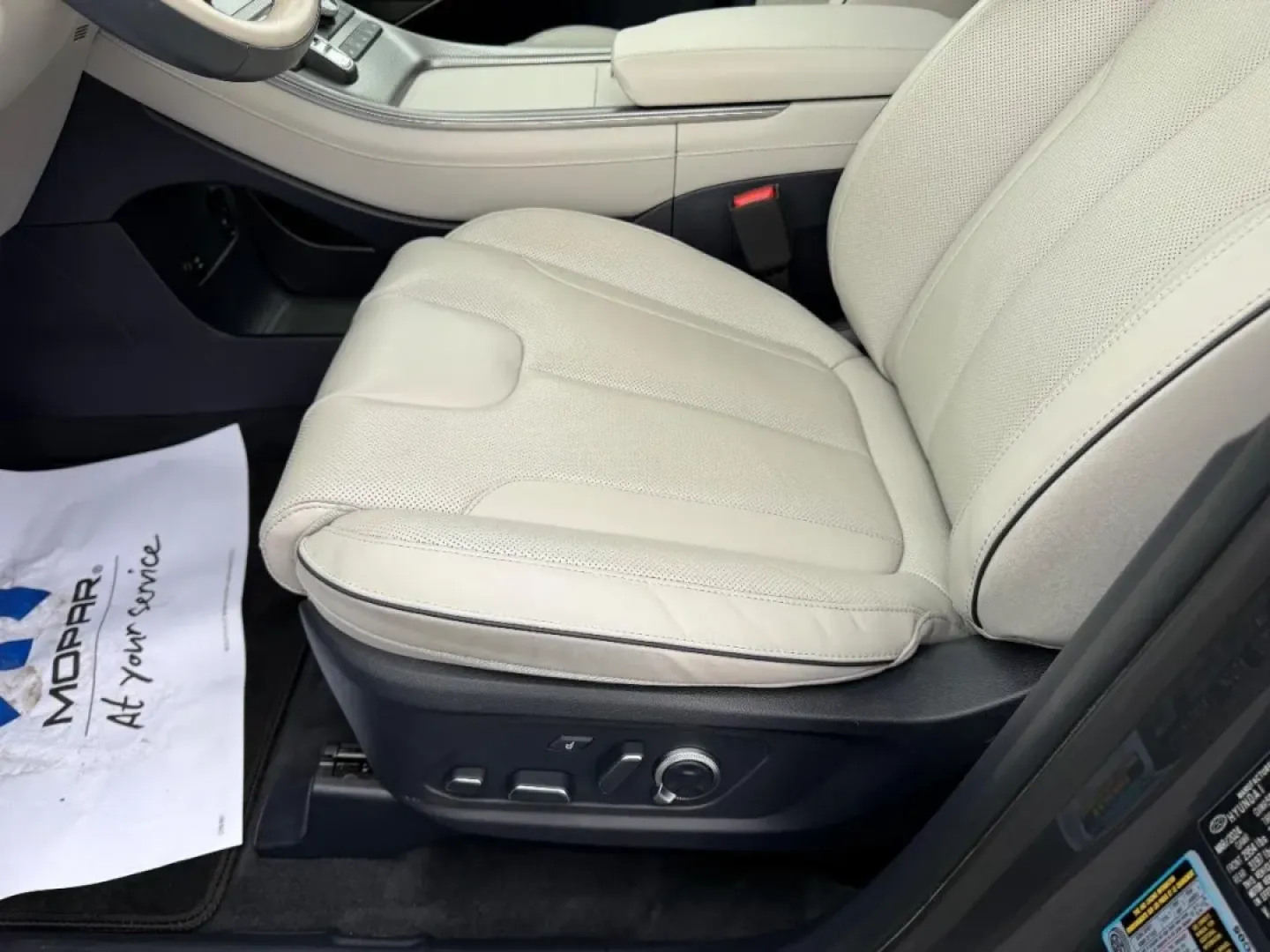 2024 /Navy/Beige Leather Hyundai Palisade Calligraphy (KM8R7DGE5RU) with an 3.8L GDI D-CVVT V6 engine, Automatic transmission, located at 970 Woodlawn Dr., Farmington, MO, 63640, (573) 431-7800, 37.825642, -90.468674 - **Explore the Open Road in Style with the 2024 Hyundai Palisade Calligraphy at Pettus CDJR Farmington!**<br /> <br /> Imagine your family embarking on a weekend getaway, the sun shining, and the open road ahead. With the 2024 Hyundai Palisade, this dream is a reality! This spacious SUV is designed f - Photo#22