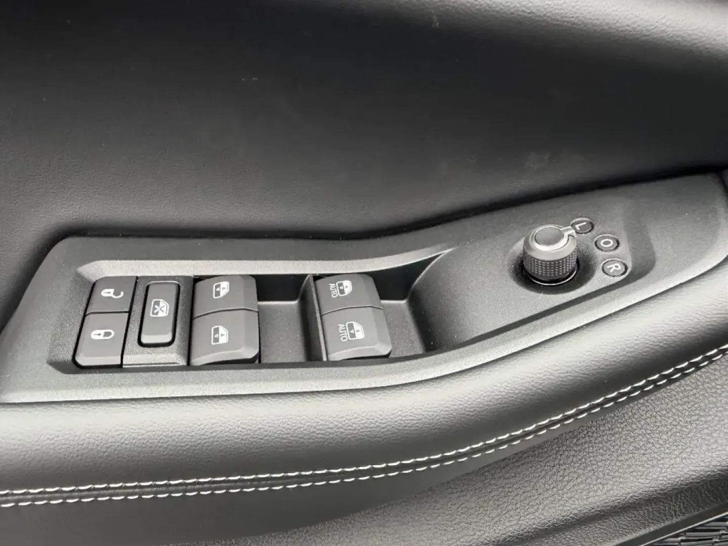 2025 /Global Black Leather Jeep Grand Cherokee Laredo X (1C4RJHAG5SC) with an 3.6L V6 24V VVT UPG I engine, Automatic transmission, located at 970 Woodlawn Dr., Farmington, MO, 63640, (573) 431-7800, 37.825642, -90.468674 - **Adventure Awaits: Explore the 2025 Jeep Grand Cherokee at Pettus CDJR Farmington**<br /> <br /> Imagine a vehicle that seamlessly blends adventure with everyday practicality-a vehicle that's not just a mode of transportation but a lifestyle choice. Whether you're a busy parent navigating the deman - Photo#19