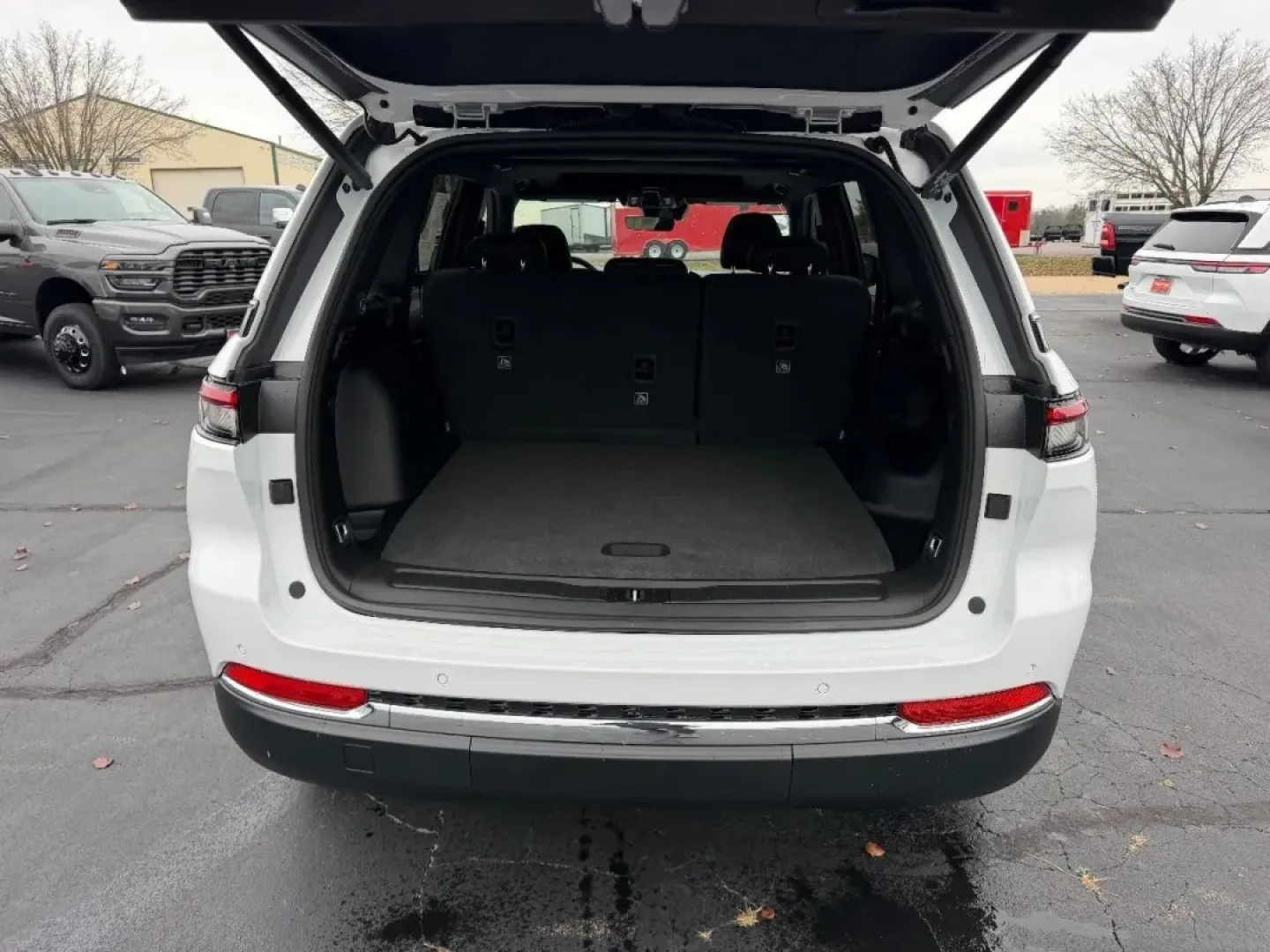2025 /Global Black Leather Jeep Grand Cherokee Laredo X (1C4RJHAG5SC) with an 3.6L V6 24V VVT UPG I engine, Automatic transmission, located at 970 Woodlawn Dr., Farmington, MO, 63640, (573) 431-7800, 37.825642, -90.468674 - **Adventure Awaits: Explore the 2025 Jeep Grand Cherokee at Pettus CDJR Farmington**<br /> <br /> Imagine a vehicle that seamlessly blends adventure with everyday practicality-a vehicle that's not just a mode of transportation but a lifestyle choice. Whether you're a busy parent navigating the deman - Photo#5