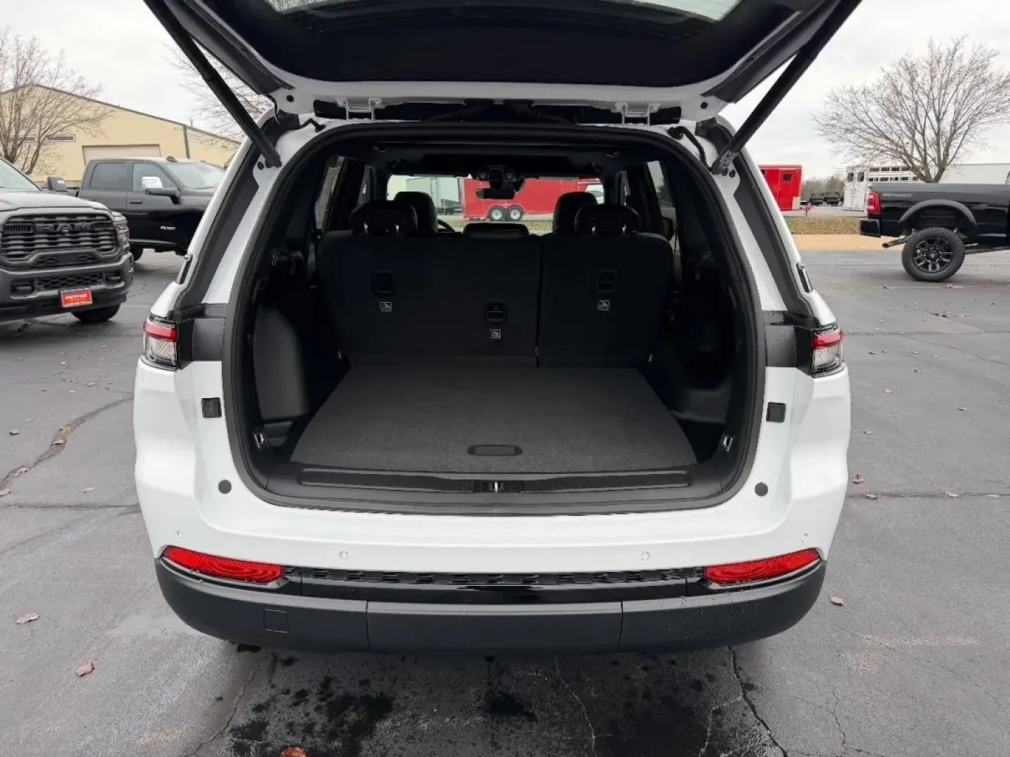 2025 /Global Black Leather Jeep Grand Cherokee Altitude X (1C4RJHAG5SC) with an 3.6L V6 24V VVT UPG I engine, Automatic transmission, located at 970 Woodlawn Dr., Farmington, MO, 63640, (573) 431-7800, 37.825642, -90.468674 - Looking for the perfect vehicle to elevate your weekend adventures or handle daily commutes with ease? Look no further! The 2025 Jeep Grand Cherokee at Pettus CDJR Farmington is the ideal SUV for those seeking a blend of rugged capability and refined comfort. Whether you're navigating the bustling s - Photo#4
