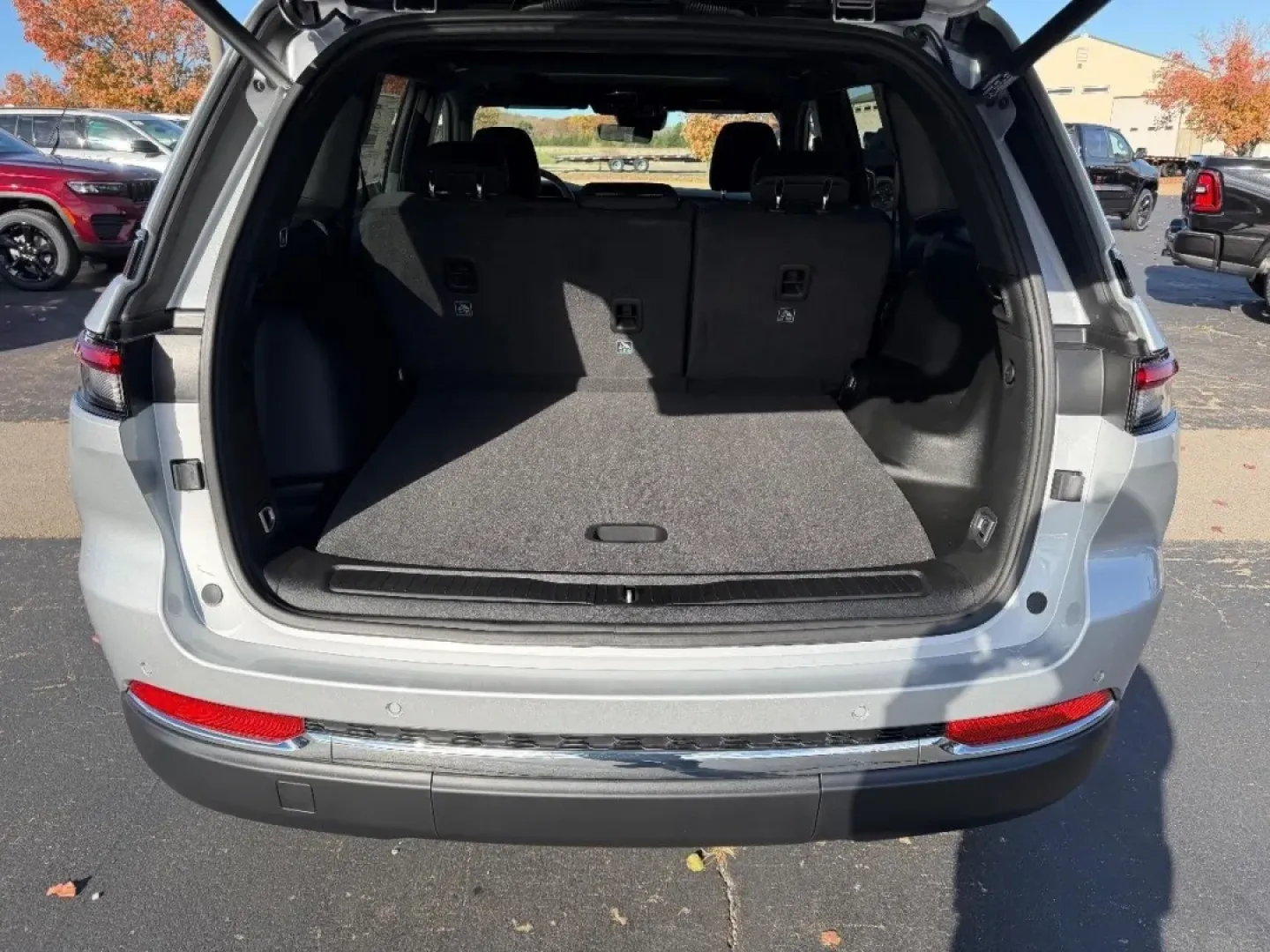 2025 /Global Black Cloth Jeep Grand Cherokee Laredo X (1C4RJHAG7SC) with an 3.6L V6 24V VVT UPG I engine, Automatic transmission, located at 970 Woodlawn Dr., Farmington, MO, 63640, (573) 431-7800, 37.825642, -90.468674 - **Adventure Awaits with the 2025 Jeep Grand Cherokee at Pettus CDJR Farmington!**<br /> <br /> If you crave thrilling weekend escapades, family road trips, or simply a dependable vehicle for your daily commute, the 2025 Jeep Grand Cherokee is the perfect fit for your lifestyle. With unmatched versat - Photo#4