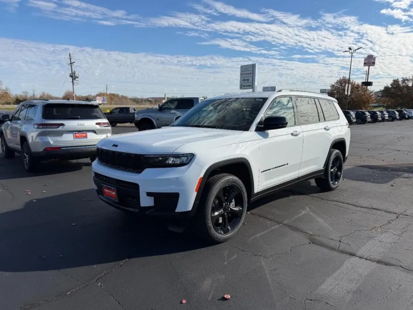 2025 /Global Black Leather Jeep Grand Cherokee Altitude X (1C4RJKAG9S8) with an 3.6L V6 24V VVT UPG I engine, Automatic transmission, located at 970 Woodlawn Dr., Farmington, MO, 63640, (573) 431-7800, 37.825642, -90.468674 - Discover the perfect blend of luxury and adventure with the 2025 Jeep Grand Cherokee, now available at Pettus CDJR Farmington! If you're searching for a versatile vehicle that seamlessly fits into your active lifestyle, this SUV is designed for you. Whether you're navigating the busy streets of Farm - Photo#7