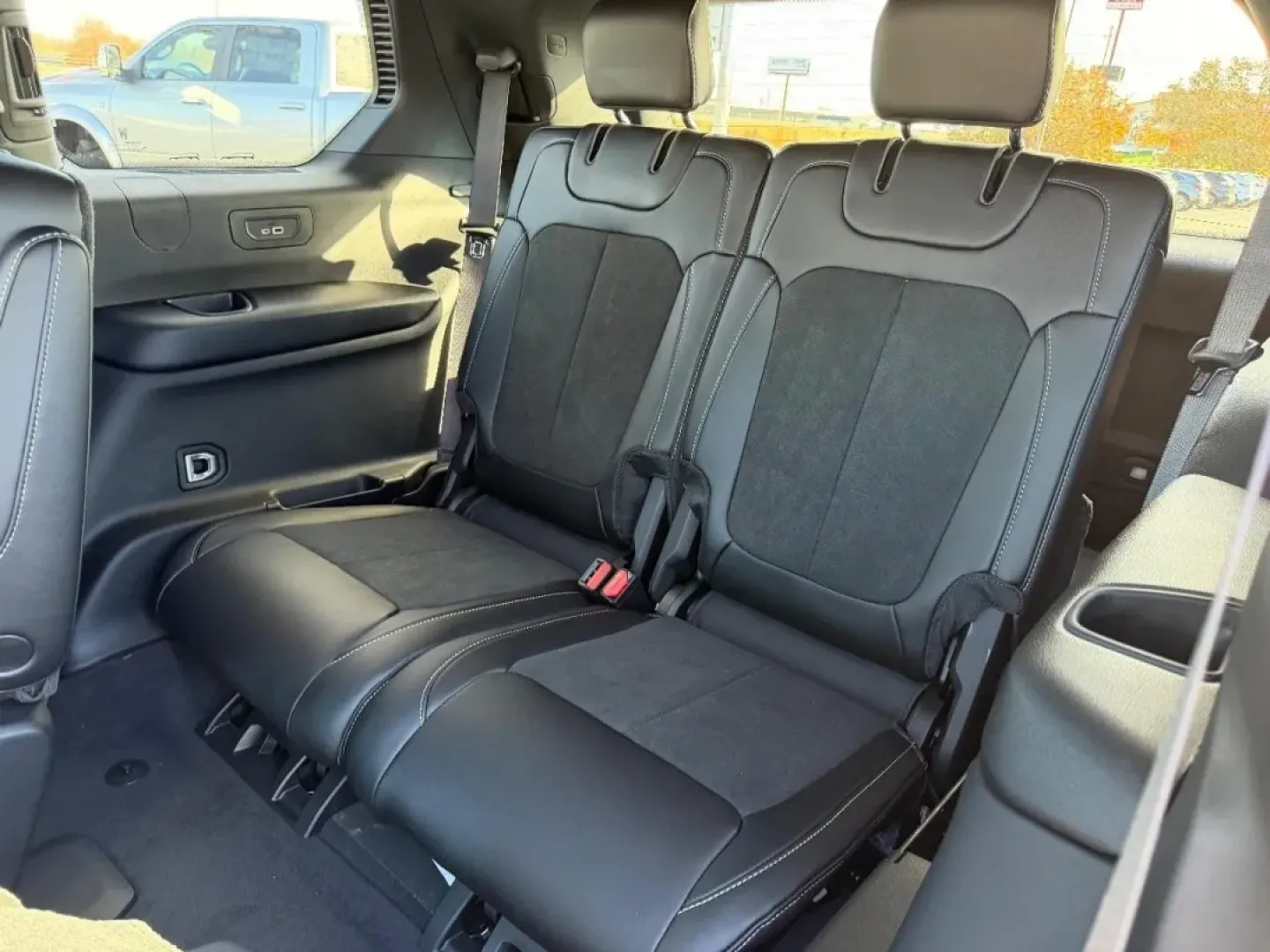 2025 /Global Black Leather Jeep Grand Cherokee Altitude X (1C4RJKAG9S8) with an 3.6L V6 24V VVT UPG I engine, Automatic transmission, located at 970 Woodlawn Dr., Farmington, MO, 63640, (573) 431-7800, 37.825642, -90.468674 - Discover the perfect blend of luxury and adventure with the 2025 Jeep Grand Cherokee, now available at Pettus CDJR Farmington! If you're searching for a versatile vehicle that seamlessly fits into your active lifestyle, this SUV is designed for you. Whether you're navigating the busy streets of Farm - Photo#9