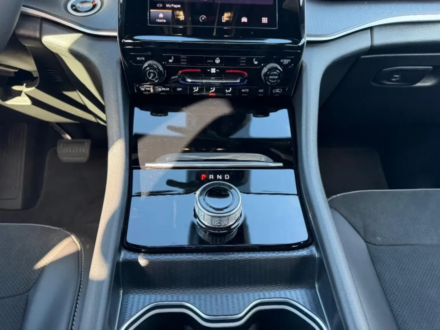 2025 /Global Black Leather Jeep Grand Cherokee Altitude X (1C4RJKAG9S8) with an 3.6L V6 24V VVT UPG I engine, Automatic transmission, located at 970 Woodlawn Dr., Farmington, MO, 63640, (573) 431-7800, 37.825642, -90.468674 - Discover the perfect blend of luxury and adventure with the 2025 Jeep Grand Cherokee, now available at Pettus CDJR Farmington! If you're searching for a versatile vehicle that seamlessly fits into your active lifestyle, this SUV is designed for you. Whether you're navigating the busy streets of Farm - Photo#19