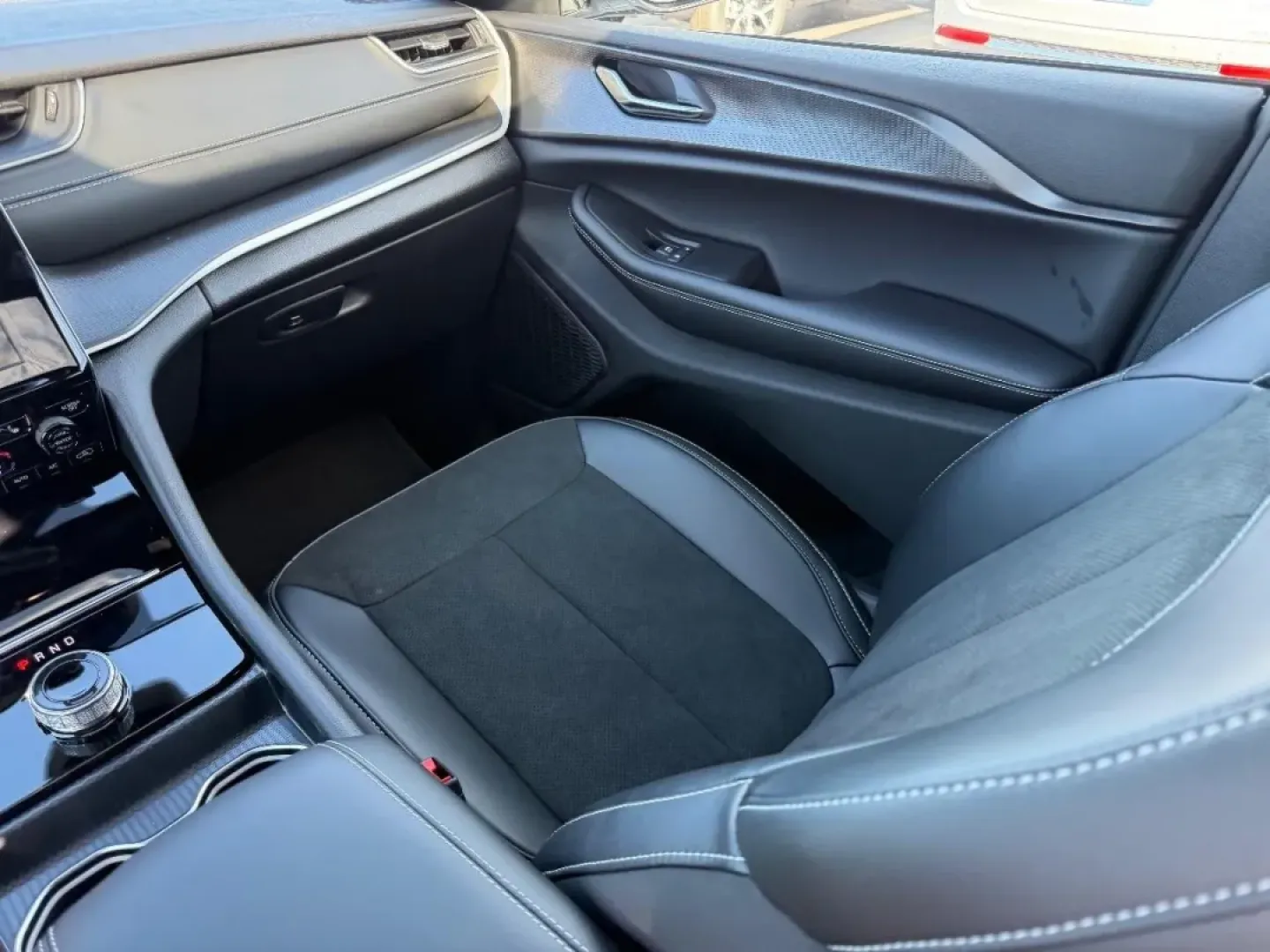 2025 /Global Black Leather Jeep Grand Cherokee Altitude X (1C4RJKAG9S8) with an 3.6L V6 24V VVT UPG I engine, Automatic transmission, located at 970 Woodlawn Dr., Farmington, MO, 63640, (573) 431-7800, 37.825642, -90.468674 - Discover the perfect blend of luxury and adventure with the 2025 Jeep Grand Cherokee, now available at Pettus CDJR Farmington! If you're searching for a versatile vehicle that seamlessly fits into your active lifestyle, this SUV is designed for you. Whether you're navigating the busy streets of Farm - Photo#20