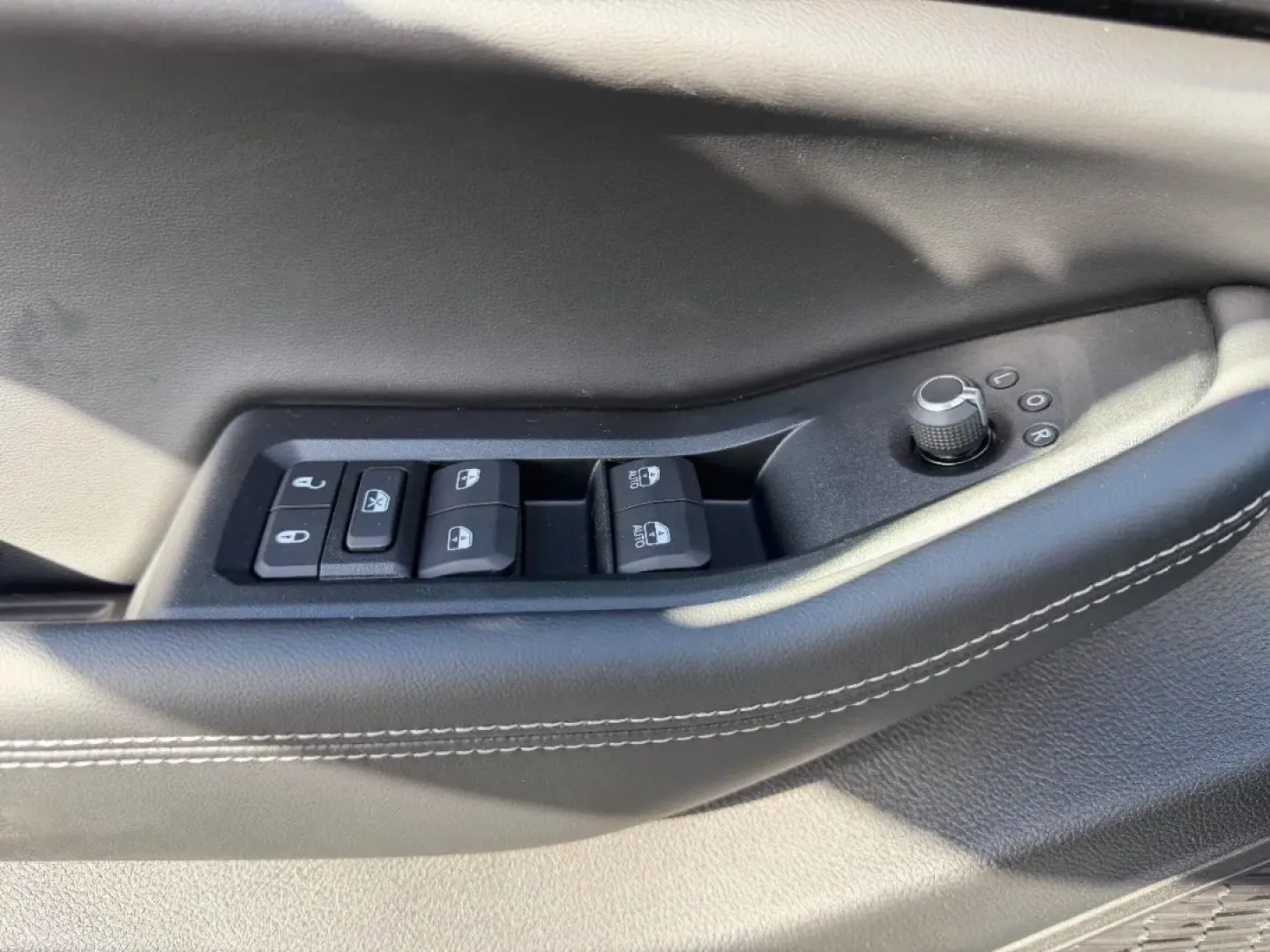 2025 /Global Black Leather Jeep Grand Cherokee Altitude X (1C4RJKAG9S8) with an 3.6L V6 24V VVT UPG I engine, Automatic transmission, located at 970 Woodlawn Dr., Farmington, MO, 63640, (573) 431-7800, 37.825642, -90.468674 - Discover the perfect blend of luxury and adventure with the 2025 Jeep Grand Cherokee, now available at Pettus CDJR Farmington! If you're searching for a versatile vehicle that seamlessly fits into your active lifestyle, this SUV is designed for you. Whether you're navigating the busy streets of Farm - Photo#21