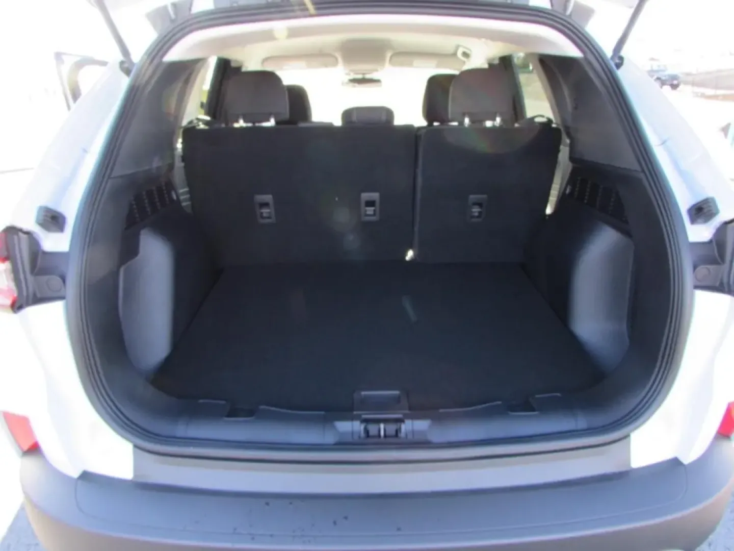 2026 /Ebony Ford Escape Active (1FMCU0GN9TU) with an 1.5L engine, located at 12836 Highway 21, De Soto, MO, 63020, (636) 337-7777, 38.151867, -90.575615 - **Experience the Freedom of Adventure with the 2026 Ford Escape at Pettus Ford De Soto**<br /> <br /> Are you ready to elevate your daily commute or weekend adventures? The 2026 Ford Escape is the perfect companion for anyone seeking a blend of style, efficiency, and versatility. Imagine packing up - Photo#28