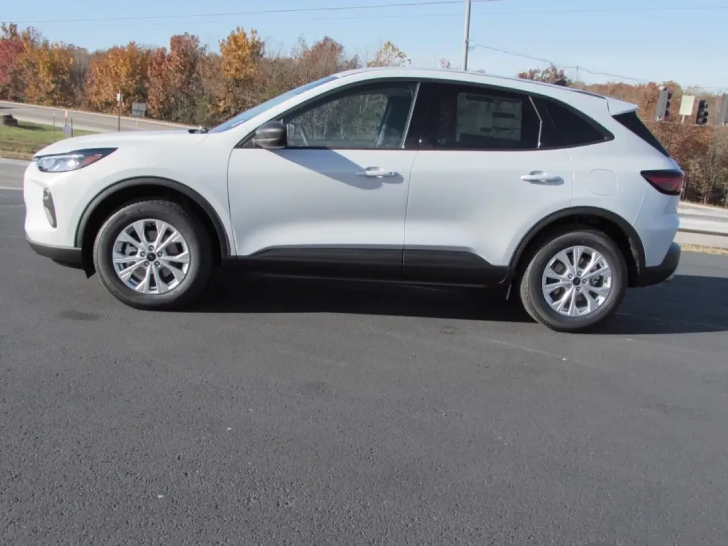 2026 /Ebony Ford Escape Active (1FMCU0GN9TU) with an 1.5L engine, located at 12836 Highway 21, De Soto, MO, 63020, (636) 337-7777, 38.151867, -90.575615 - **Experience the Freedom of Adventure with the 2026 Ford Escape at Pettus Ford De Soto**<br /> <br /> Are you ready to elevate your daily commute or weekend adventures? The 2026 Ford Escape is the perfect companion for anyone seeking a blend of style, efficiency, and versatility. Imagine packing up - Photo#3