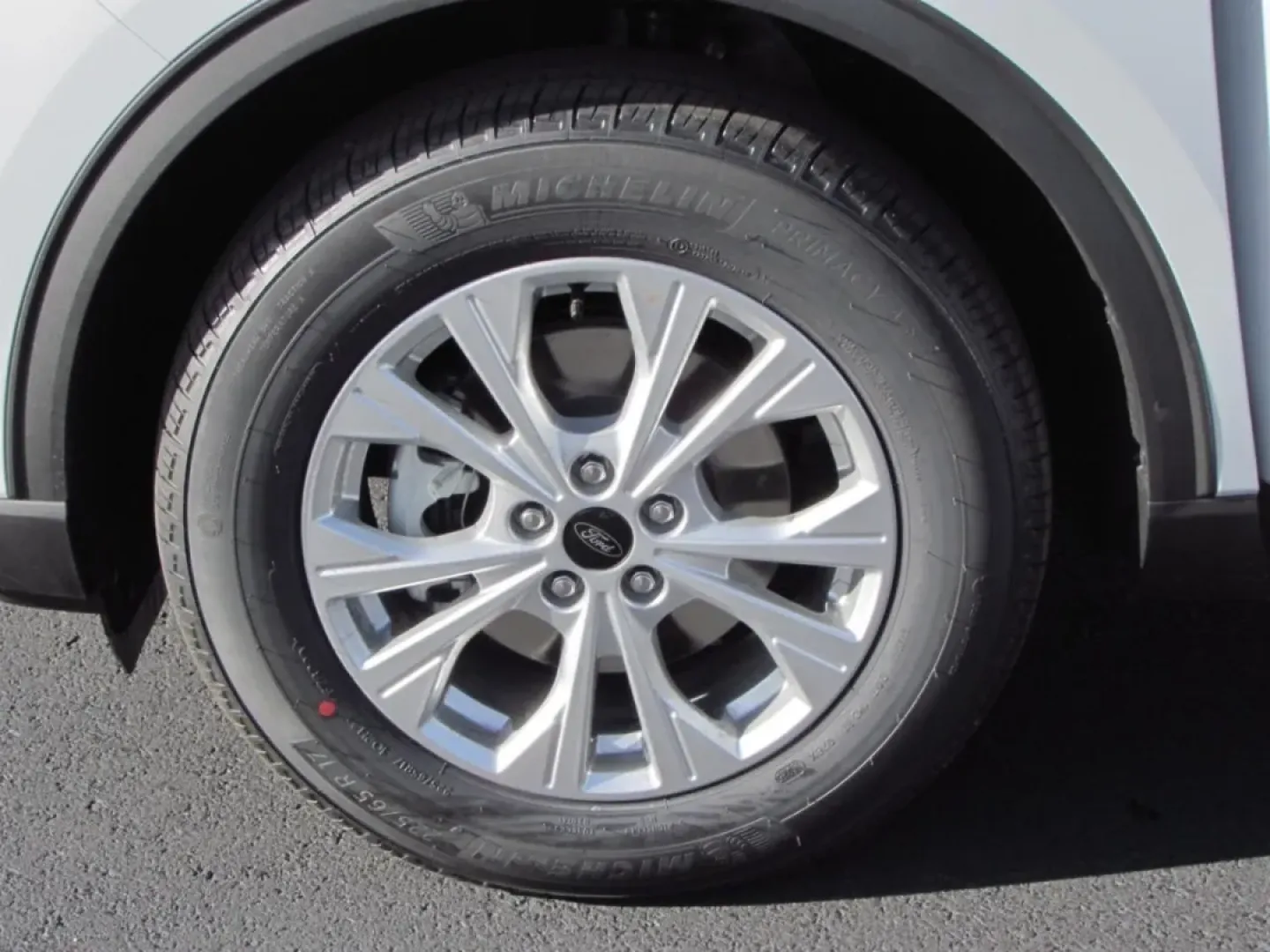 2026 /Ebony Ford Escape Active (1FMCU0GN9TU) with an 1.5L engine, located at 12836 Highway 21, De Soto, MO, 63020, (636) 337-7777, 38.151867, -90.575615 - **Experience the Freedom of Adventure with the 2026 Ford Escape at Pettus Ford De Soto**<br /> <br /> Are you ready to elevate your daily commute or weekend adventures? The 2026 Ford Escape is the perfect companion for anyone seeking a blend of style, efficiency, and versatility. Imagine packing up - Photo#8