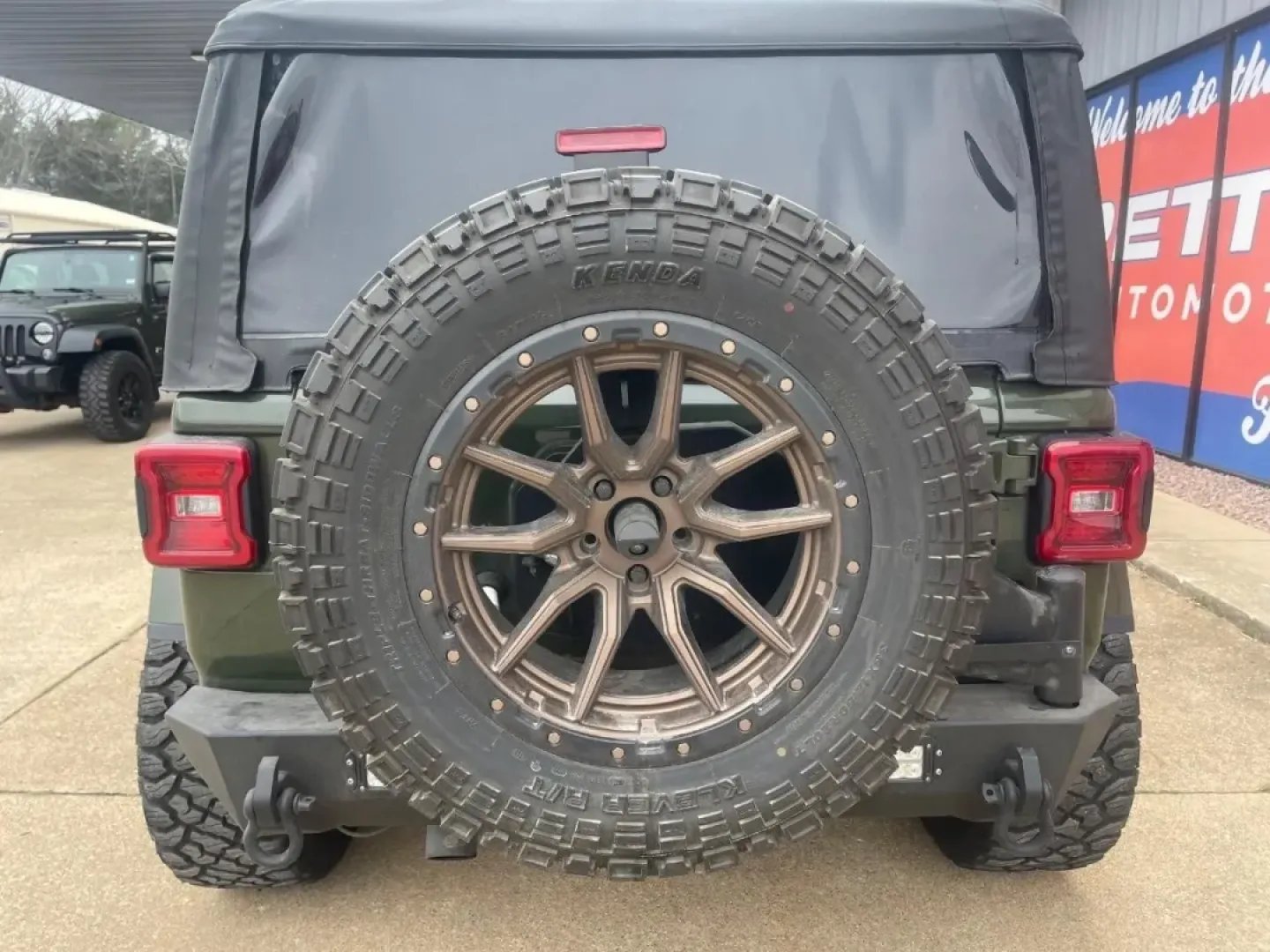 2020 /Dark Saddle/Black Leather Jeep Wrangler Unlimited Rubicon (1C4HJXFG3LW) with an 3.6L V6 24V VVT UPG I engine, 6A transmission, located at 970 Woodlawn Dr., Farmington, MO, 63640, (573) 431-7800, 37.825642, -90.468674 - **Adventure Awaits: Explore the Great Outdoors in this 2020 Jeep Wrangler Unlimited Rubicon!**<br /> <br /> Are you ready to embrace the thrill of the open road and the call of the wild? Look no further! This stunning 2020 Jeep Wrangler Unlimited Rubicon is the perfect companion for those who crave - Photo#4