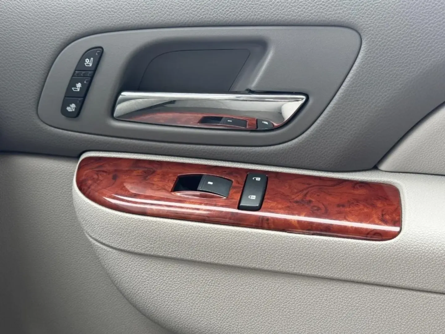 2014 /Light Cashmere/Dark Cashmere Leather Chevrolet Silverado 2500HD LTZ (1GC1KYE80EF) with an 6.6L engine, Automatic transmission, located at 141 Commercial Dr, Fredericktown, MO, 63645, (573) 783-6432, 37.570087, -90.320648 - **Unleash Your Adventurous Spirit with the 2014 Chevrolet Silverado 2500HD LTZ Crew Cab Your Ultimate Truck for Life's Journeys!**<br /> <br /> Are you ready to elevate your lifestyle with a reliable and rugged companion that can handle any challenge? Whether you're hauling equipment for work, emba - Photo#19