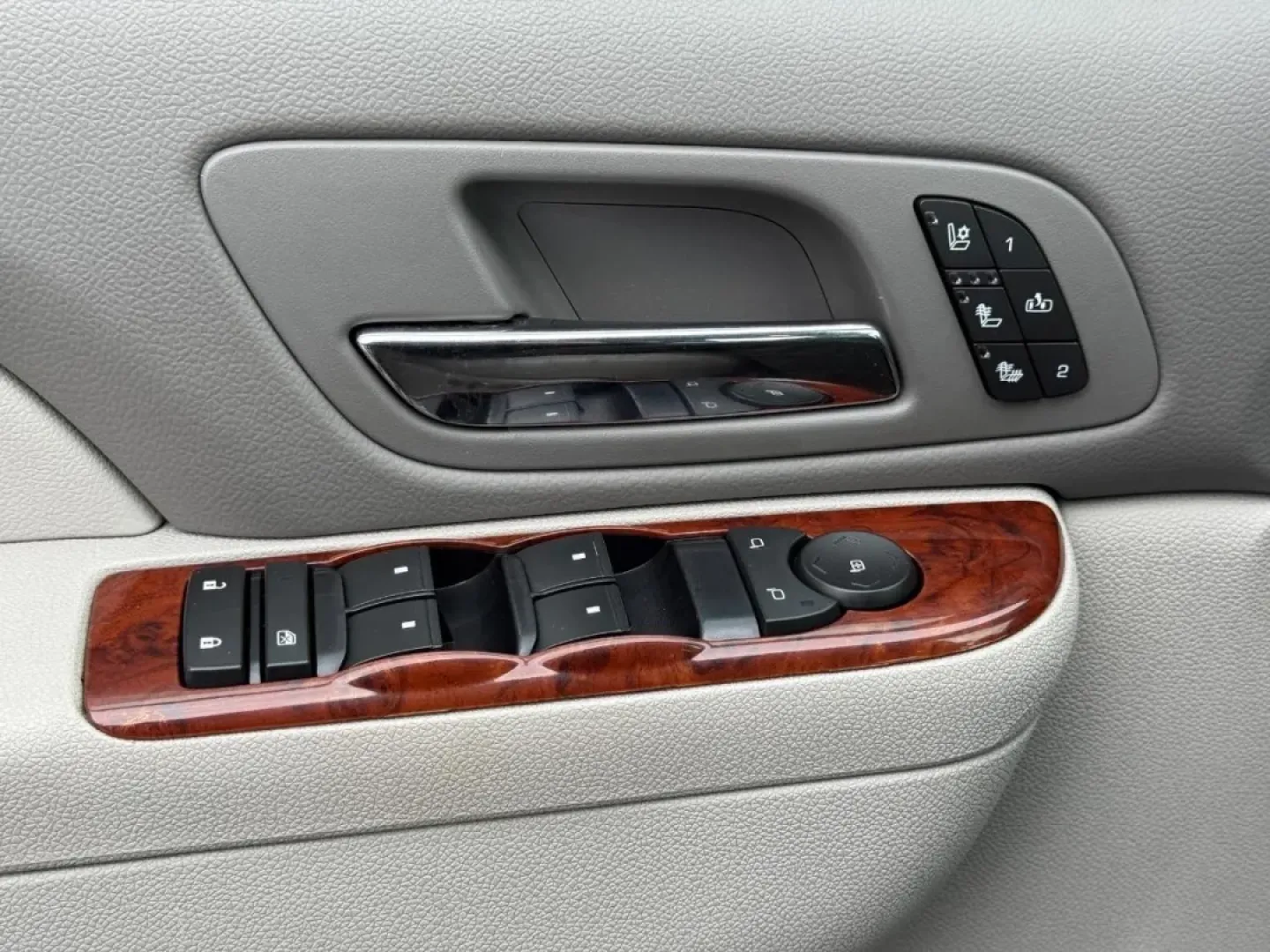 2014 /Light Cashmere/Dark Cashmere Leather Chevrolet Silverado 2500HD LTZ (1GC1KYE80EF) with an 6.6L engine, Automatic transmission, located at 141 Commercial Dr, Fredericktown, MO, 63645, (573) 783-6432, 37.570087, -90.320648 - **Unleash Your Adventurous Spirit with the 2014 Chevrolet Silverado 2500HD LTZ Crew Cab Your Ultimate Truck for Life's Journeys!**<br /> <br /> Are you ready to elevate your lifestyle with a reliable and rugged companion that can handle any challenge? Whether you're hauling equipment for work, emba - Photo#22