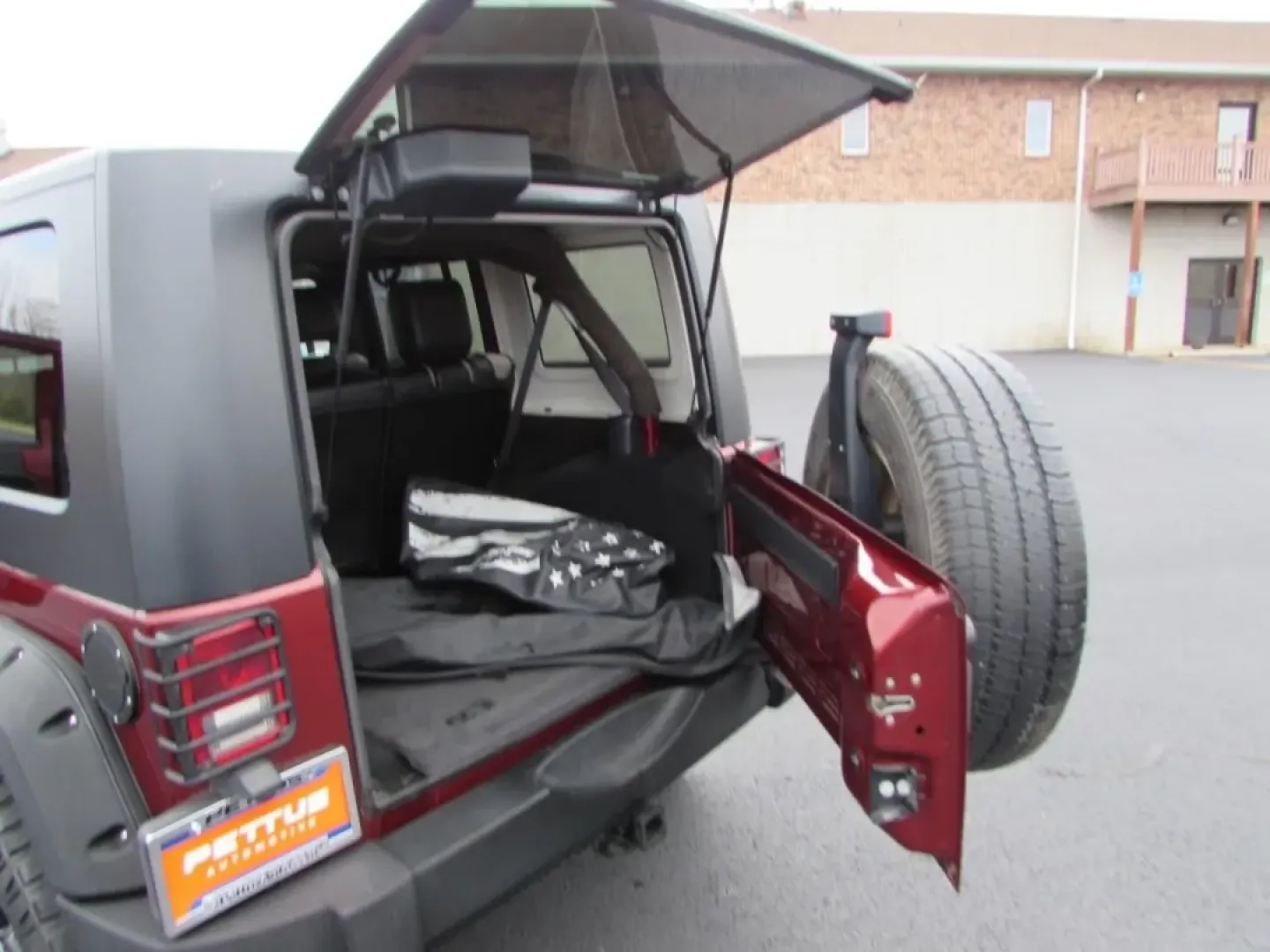 2010 /Gray Jeep Wrangler Unlimited Sport (1J4BA3H16AL) with an Other engine, located at 12830 Highway 21, De Soto, MO, 63020, (636) 337-7777, 38.153099, -90.573624 - **Unleash Your Adventurous Spirit with the 2010 Jeep Wrangler! Perfect for Weekend Escapes!**<br /> <br /> Are you ready to embark on thrilling weekend adventures or conquer your daily commute with style? Look no further than this rugged yet refined 2010 Jeep Wrangler, a top choice for those who cra - Photo#25