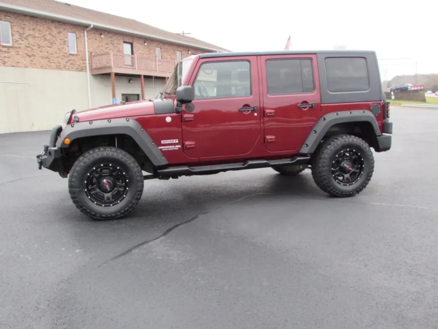 2010 /Gray Jeep Wrangler Unlimited Sport (1J4BA3H16AL) with an Other engine, located at 12830 Highway 21, De Soto, MO, 63020, (636) 337-7777, 38.153099, -90.573624 - **Unleash Your Adventurous Spirit with the 2010 Jeep Wrangler! Perfect for Weekend Escapes!**<br /> <br /> Are you ready to embark on thrilling weekend adventures or conquer your daily commute with style? Look no further than this rugged yet refined 2010 Jeep Wrangler, a top choice for those who cra - Photo#3