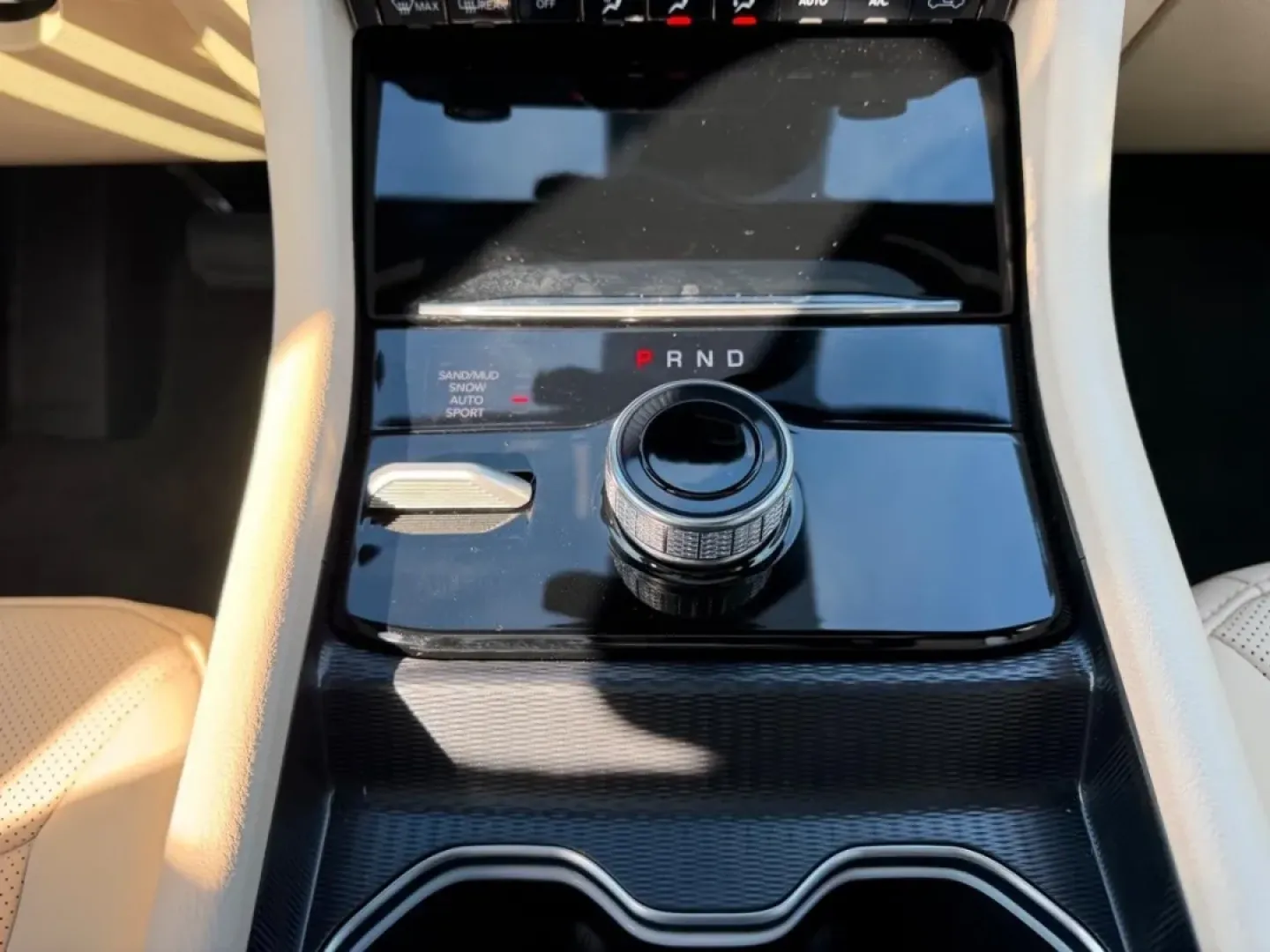 2025 /Wicker Beige/Black Leather Jeep Grand Cherokee Limited (1C4RJHBG8SC) with an 3.6L V6 24V VVT UPG I engine, located at 970 Woodlawn Dr., Farmington, MO, 63640, (573) 431-7800, 37.825642, -90.468674 - Ready for your next adventure? Imagine cruising through the scenic countryside, tackling rugged trails, or heading out on family road trips in the luxurious 2025 Jeep Grand Cherokee Limited. This SUV is designed for those who crave both comfort and capability, making it the perfect choice for active - Photo#17