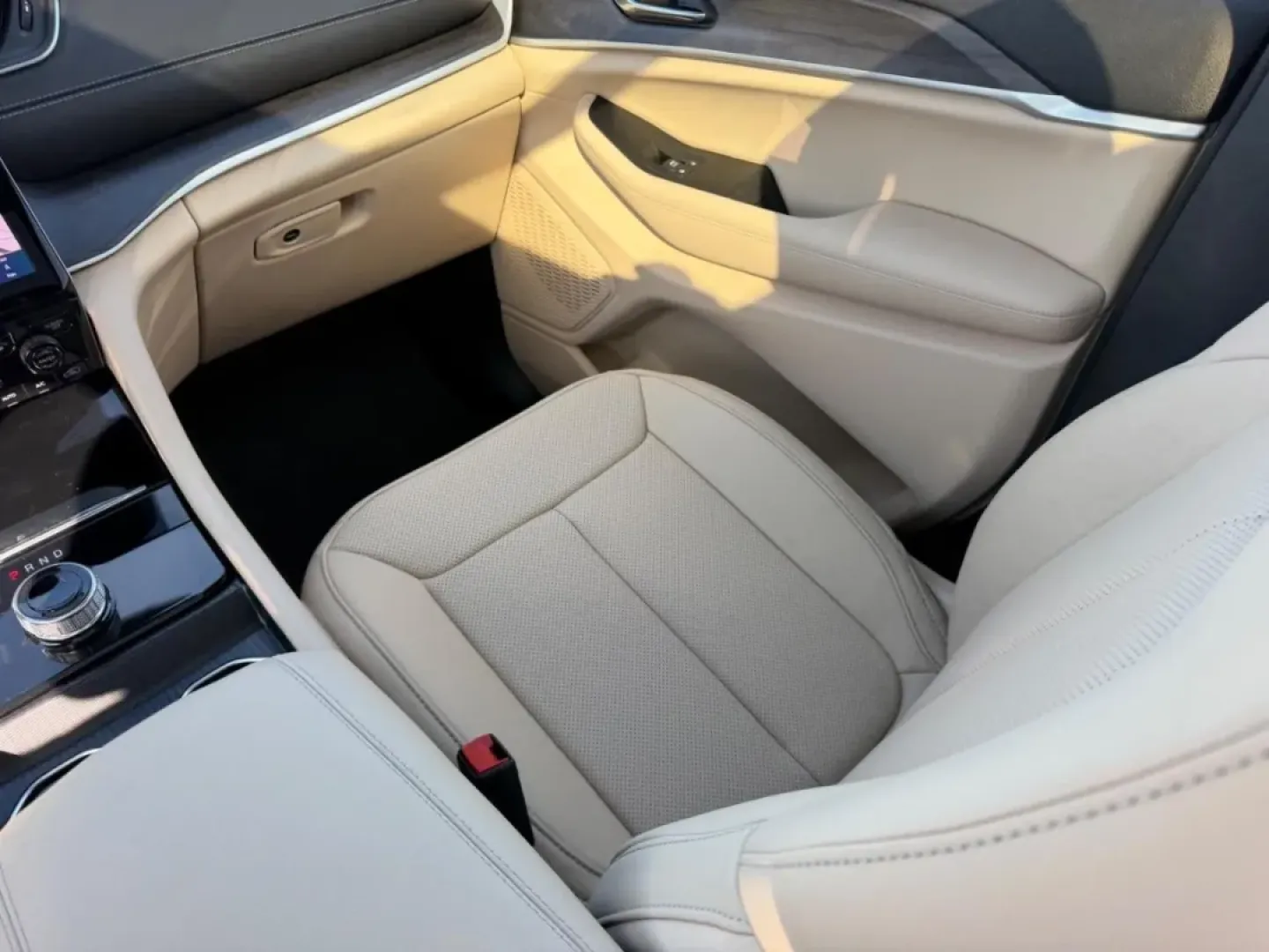 2025 /Wicker Beige/Black Leather Jeep Grand Cherokee Limited (1C4RJHBG8SC) with an 3.6L V6 24V VVT UPG I engine, located at 970 Woodlawn Dr., Farmington, MO, 63640, (573) 431-7800, 37.825642, -90.468674 - Ready for your next adventure? Imagine cruising through the scenic countryside, tackling rugged trails, or heading out on family road trips in the luxurious 2025 Jeep Grand Cherokee Limited. This SUV is designed for those who crave both comfort and capability, making it the perfect choice for active - Photo#18